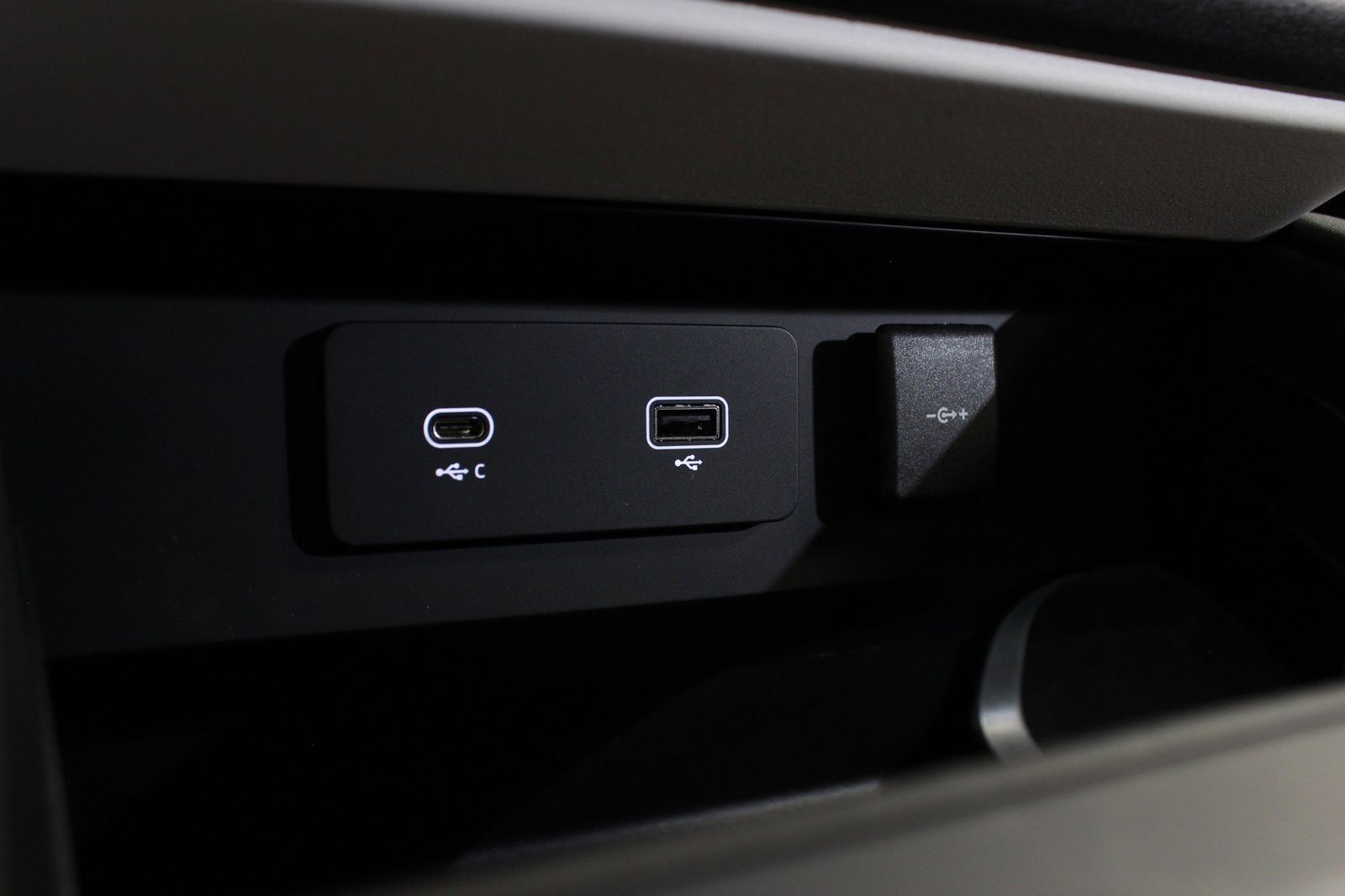 2023 Land Rover Defender 110 X-Dynamic SE AWD