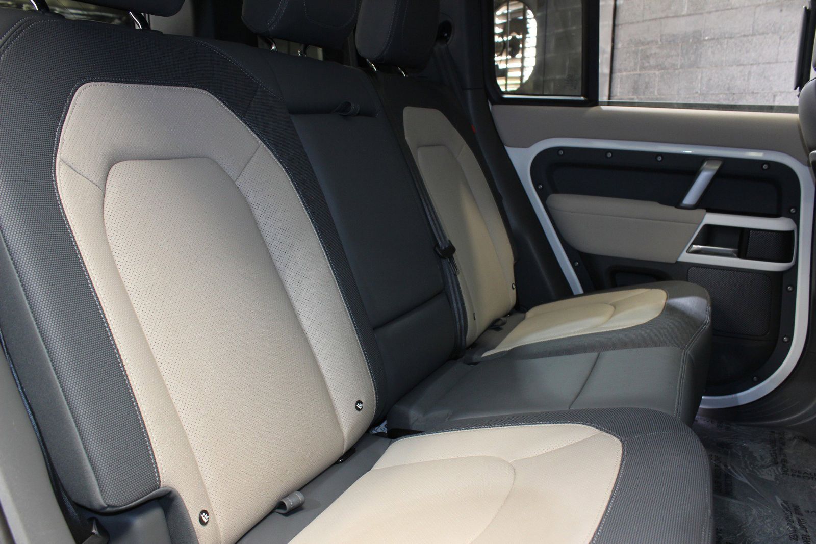 2023 Land Rover Defender 110 X-Dynamic SE AWD