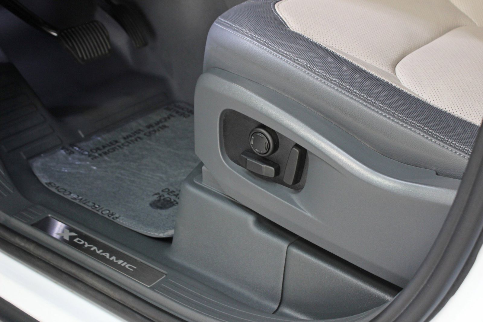 2023 Land Rover Defender 110 X-Dynamic SE AWD