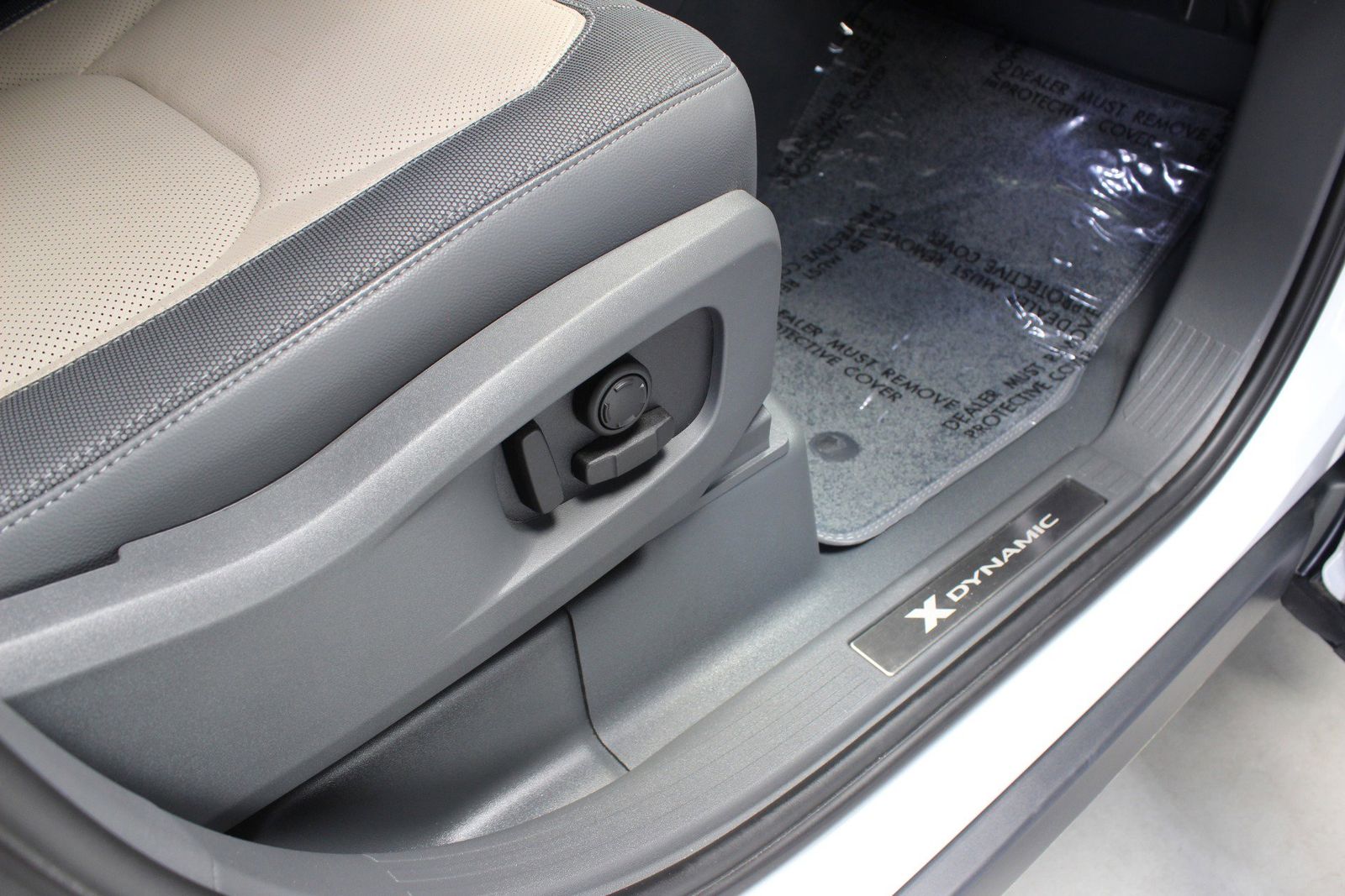 2023 Land Rover Defender 110 X-Dynamic SE AWD