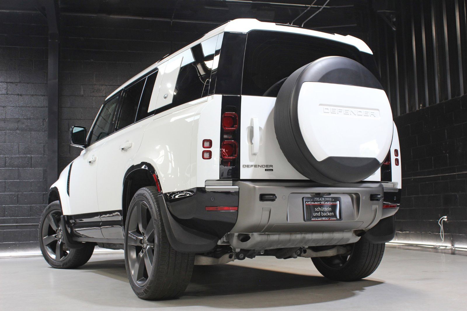 2023 Land Rover Defender 110 X-Dynamic SE AWD