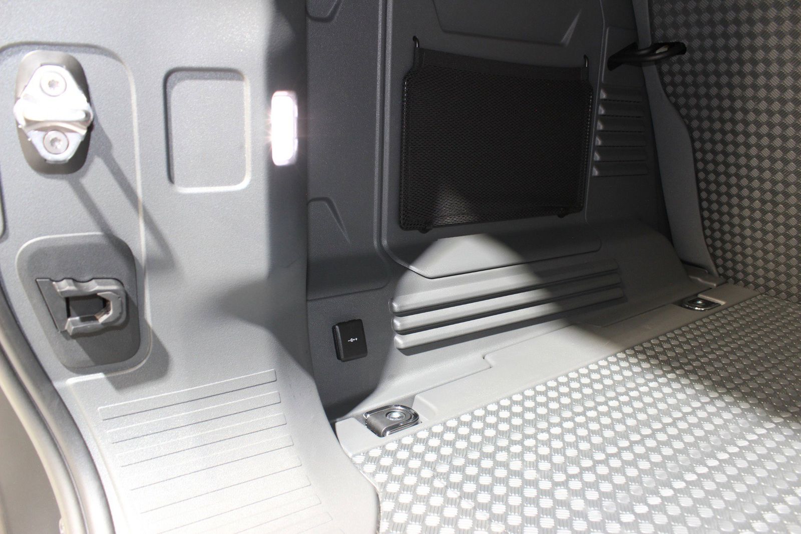 2023 Land Rover Defender 110 X-Dynamic SE AWD