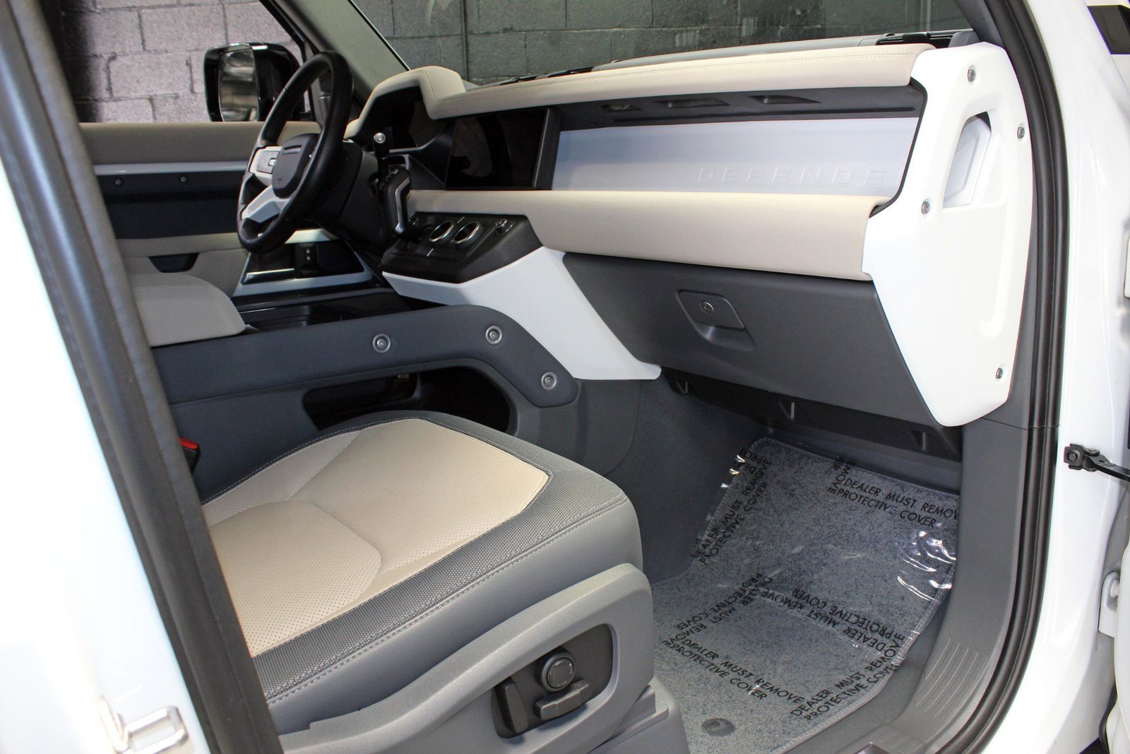 2023 Land Rover Defender 110 X-Dynamic SE AWD