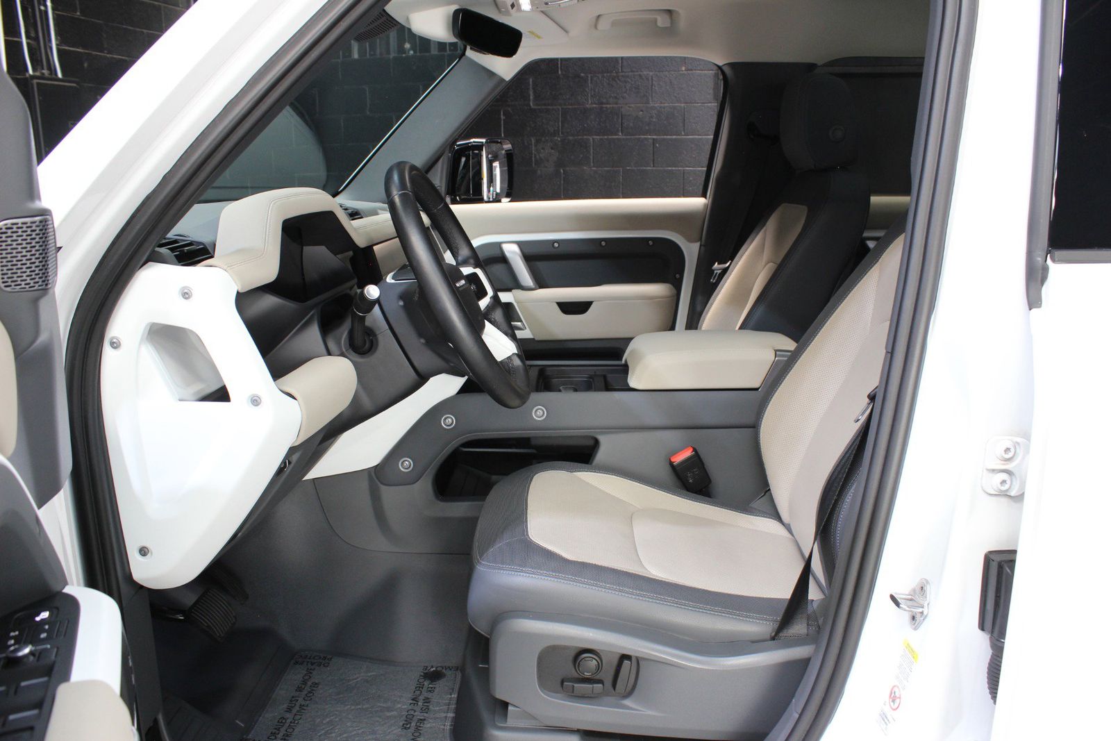 2023 Land Rover Defender 110 X-Dynamic SE AWD