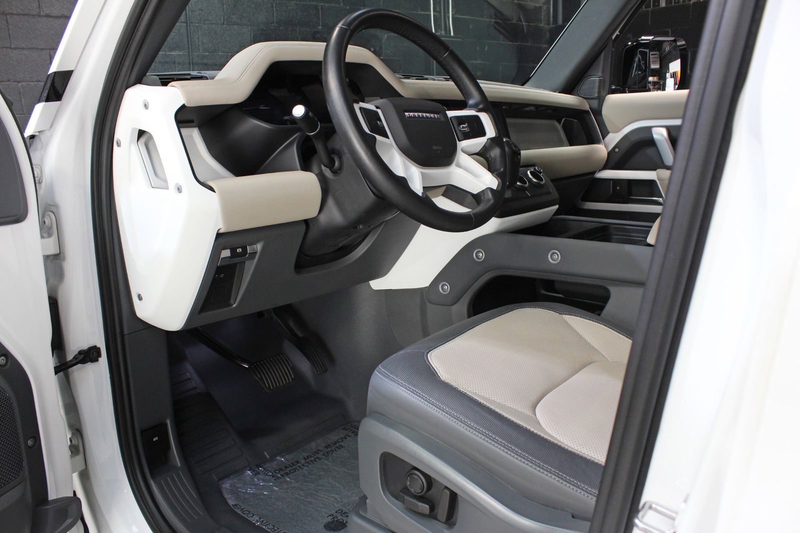 2023 Land Rover Defender 110 X-Dynamic SE AWD