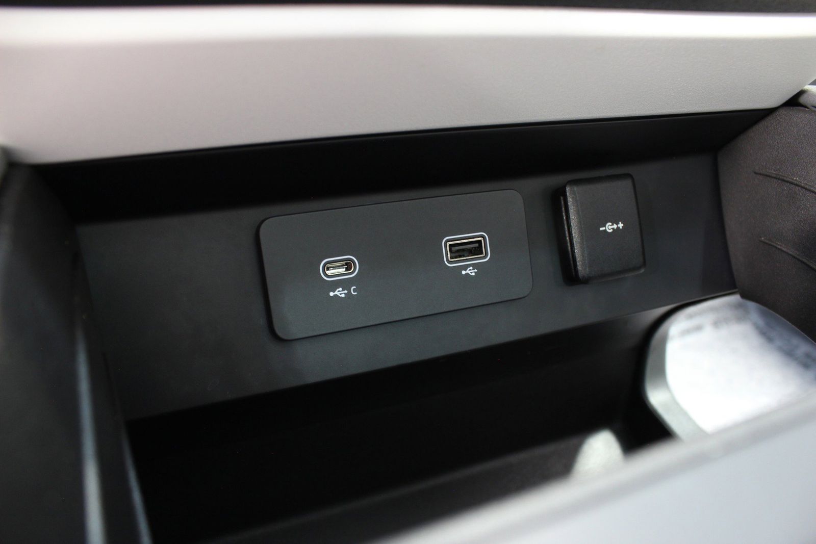 2023 Land Rover Defender 110 X-Dynamic SE AWD