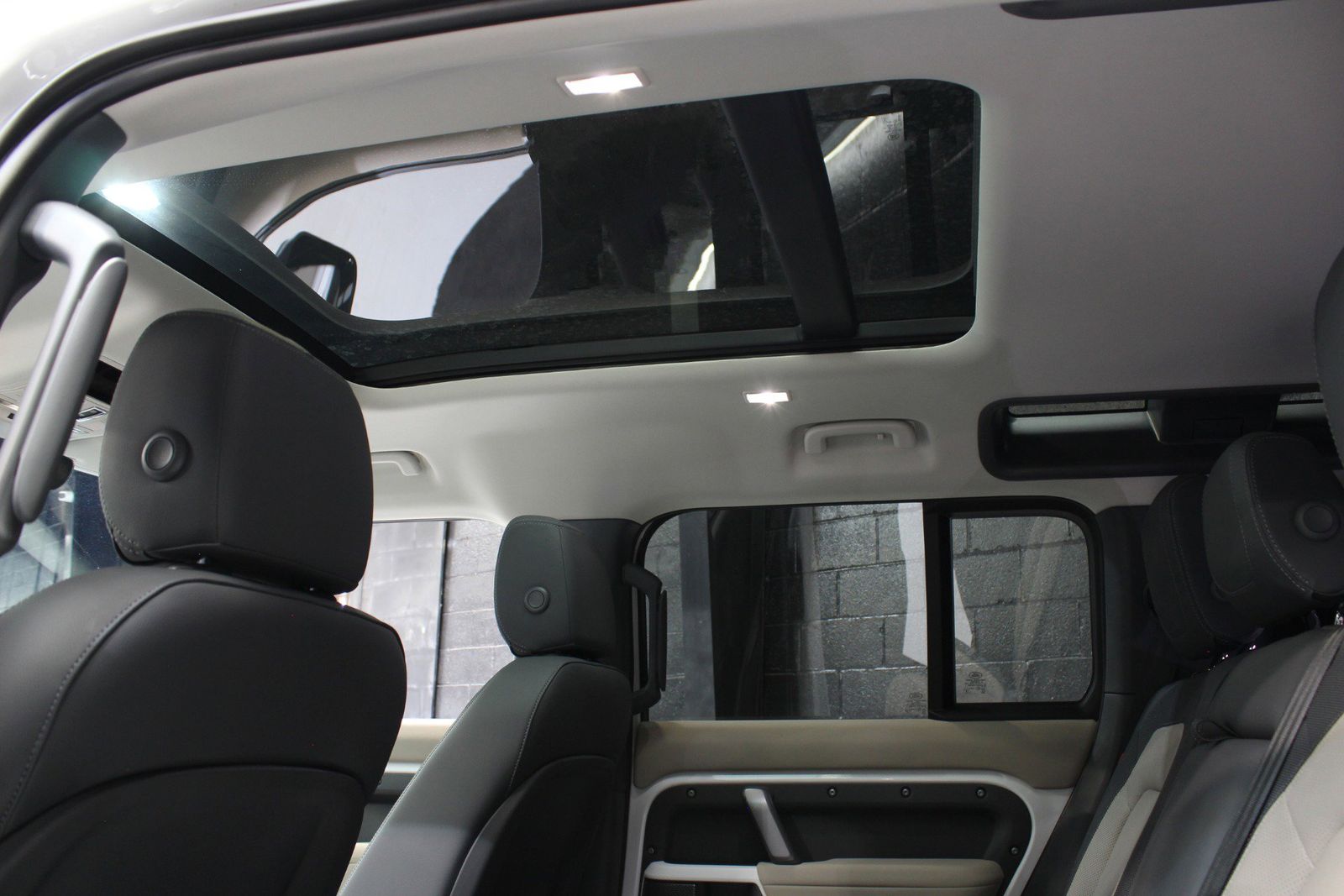 2023 Land Rover Defender 110 X-Dynamic SE AWD