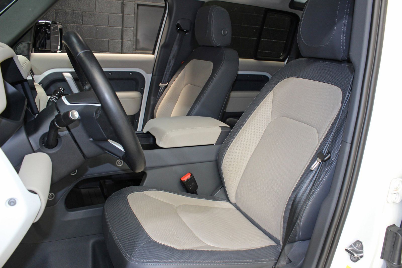 2023 Land Rover Defender 110 X-Dynamic SE AWD