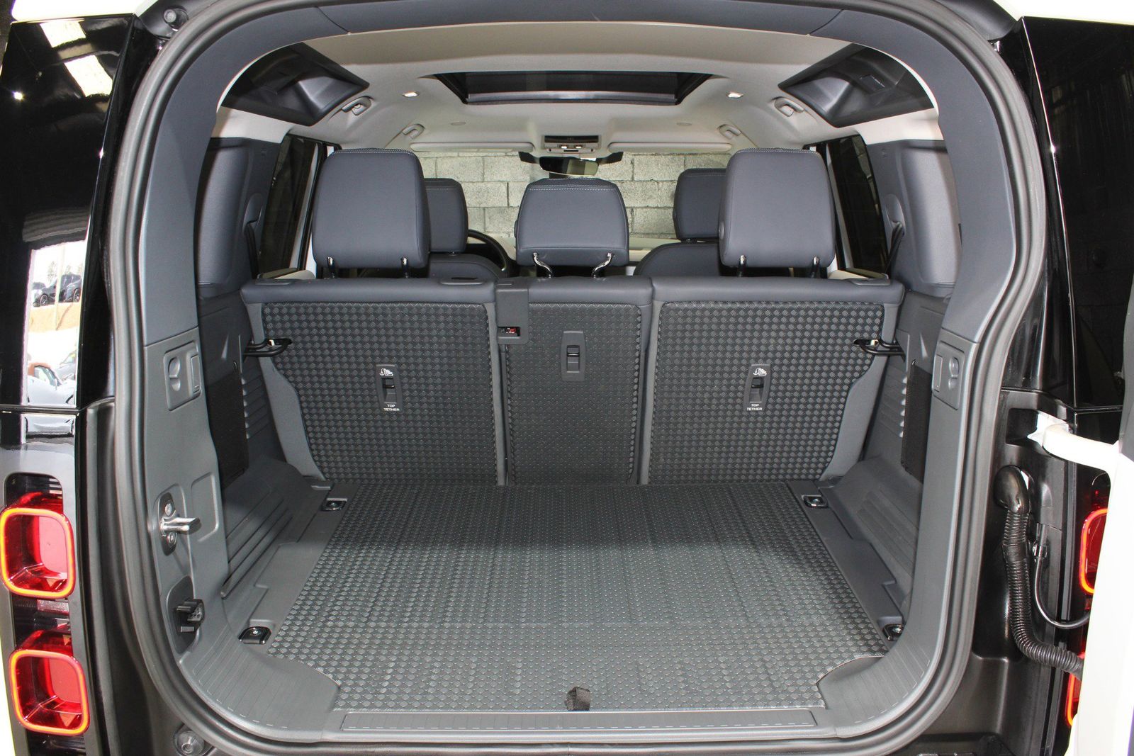 2023 Land Rover Defender 110 X-Dynamic SE AWD