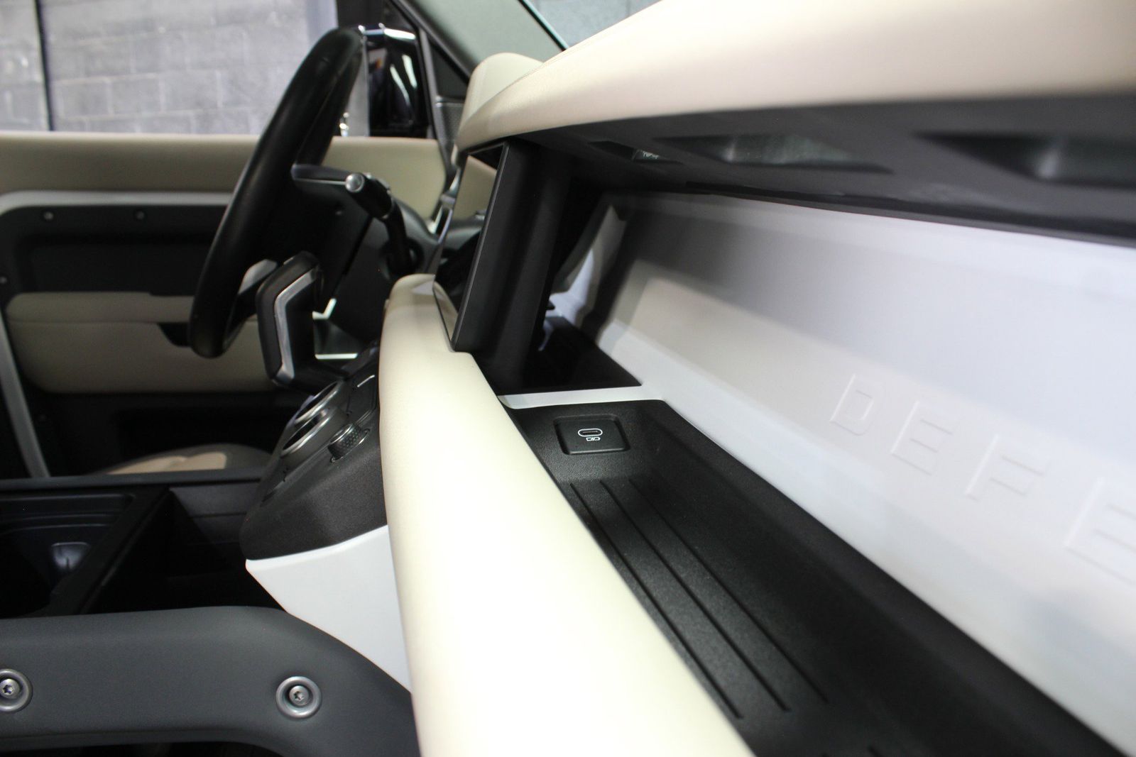 2023 Land Rover Defender 110 X-Dynamic SE AWD