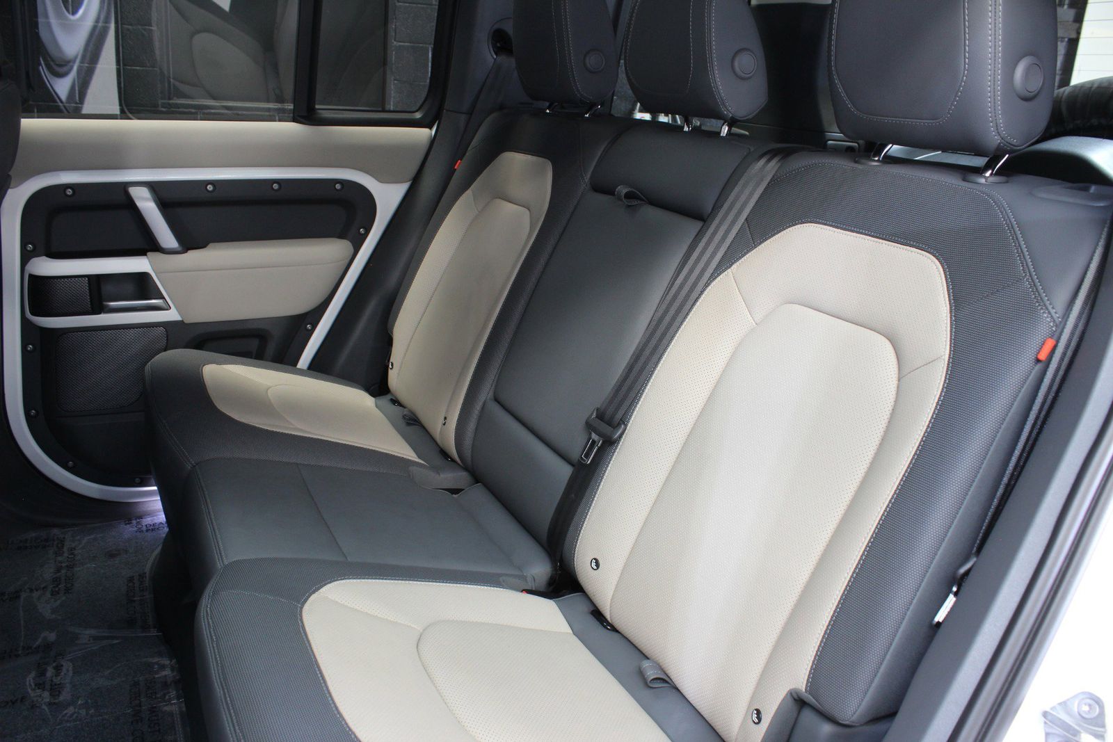 2023 Land Rover Defender 110 X-Dynamic SE AWD