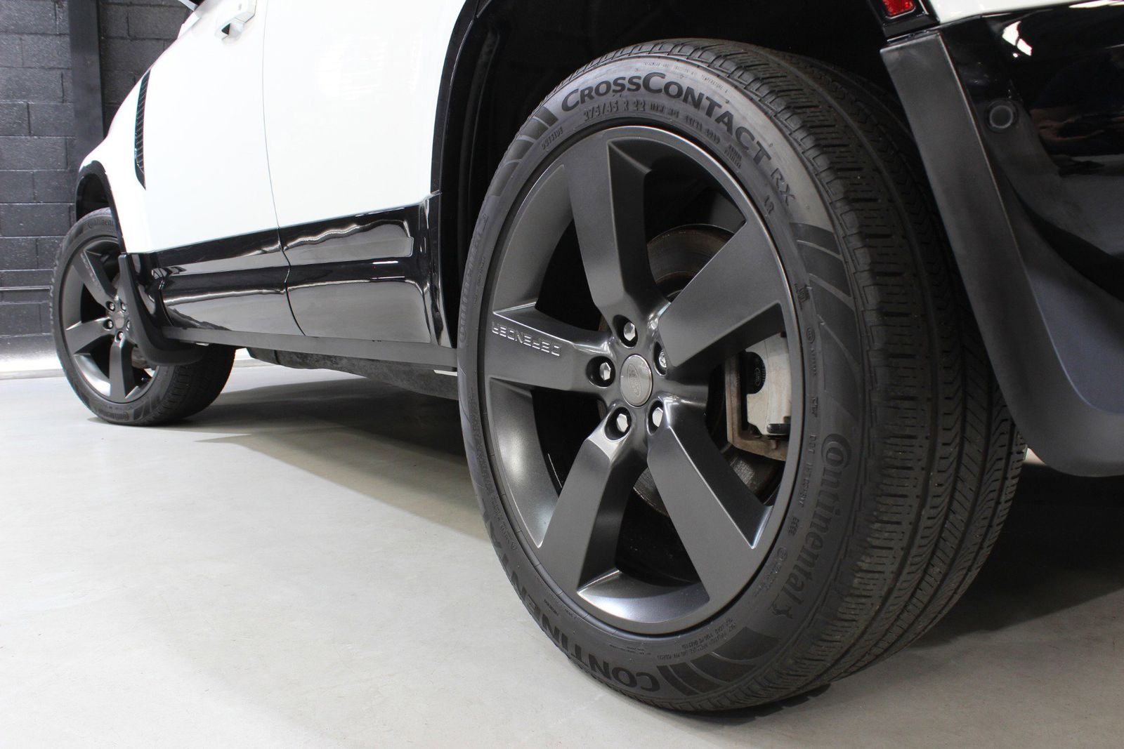 2023 Land Rover Defender 110 X-Dynamic SE AWD