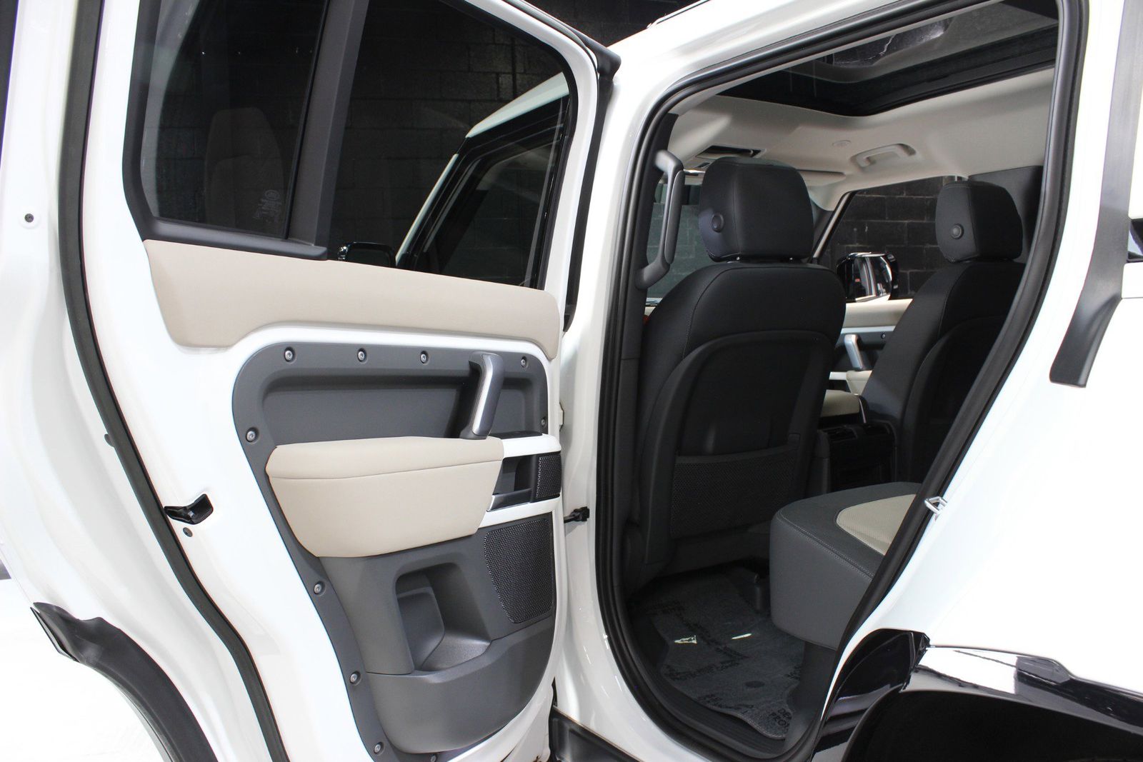 2023 Land Rover Defender 110 X-Dynamic SE AWD