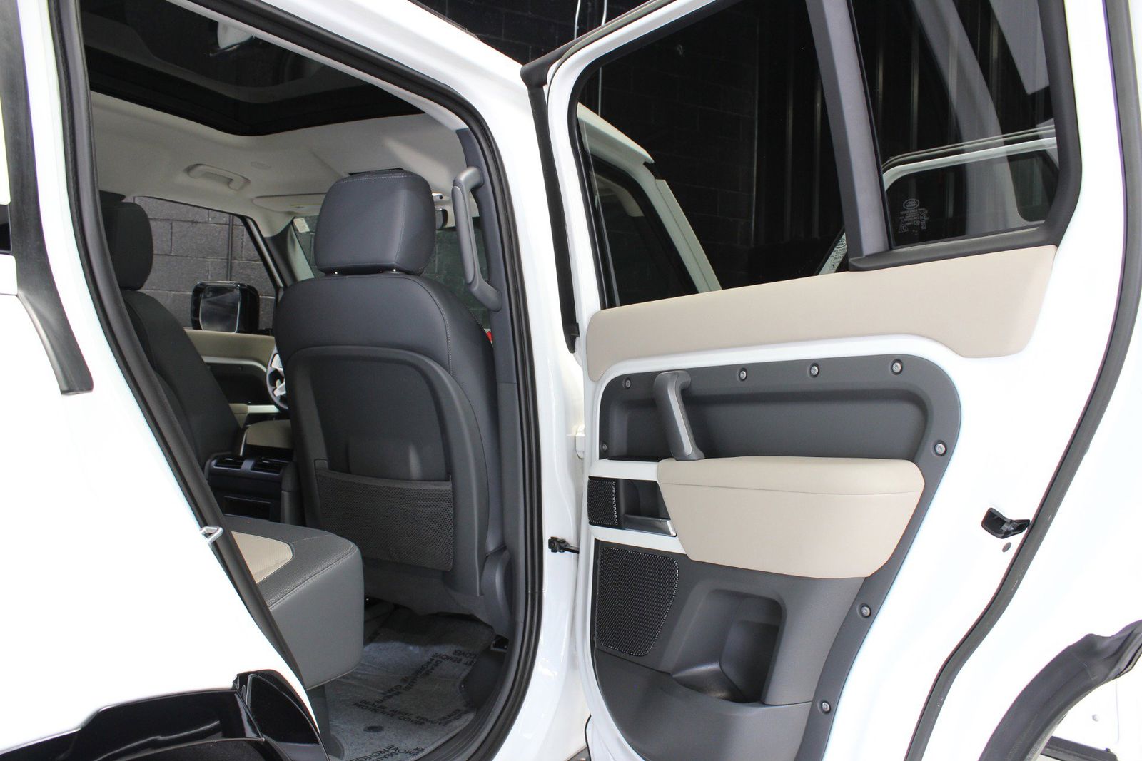 2023 Land Rover Defender 110 X-Dynamic SE AWD