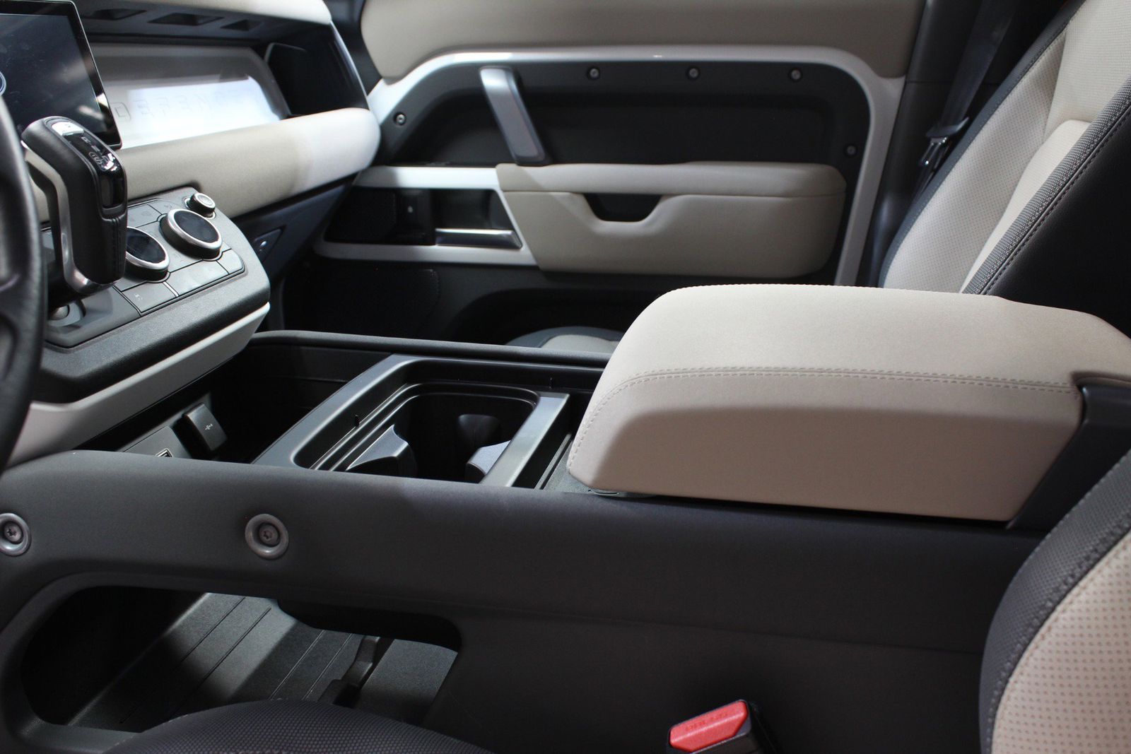 2023 Land Rover Defender 110 X-Dynamic SE AWD