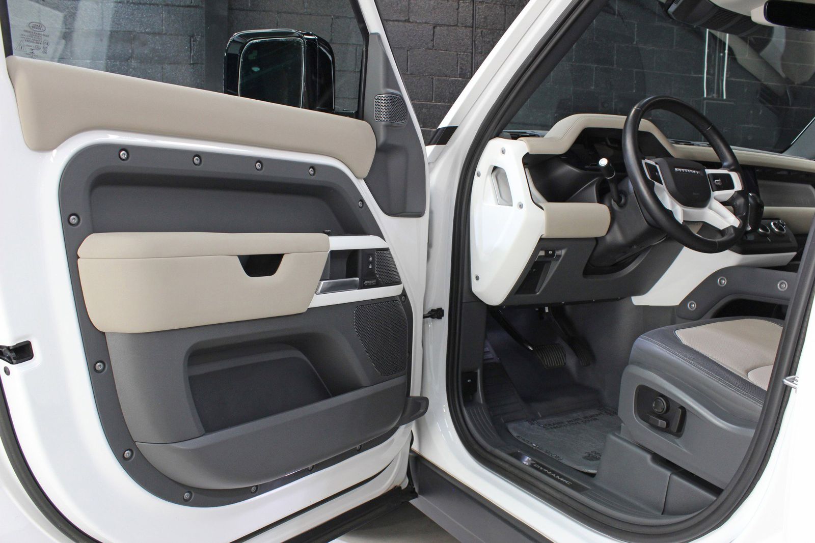 2023 Land Rover Defender 110 X-Dynamic SE AWD