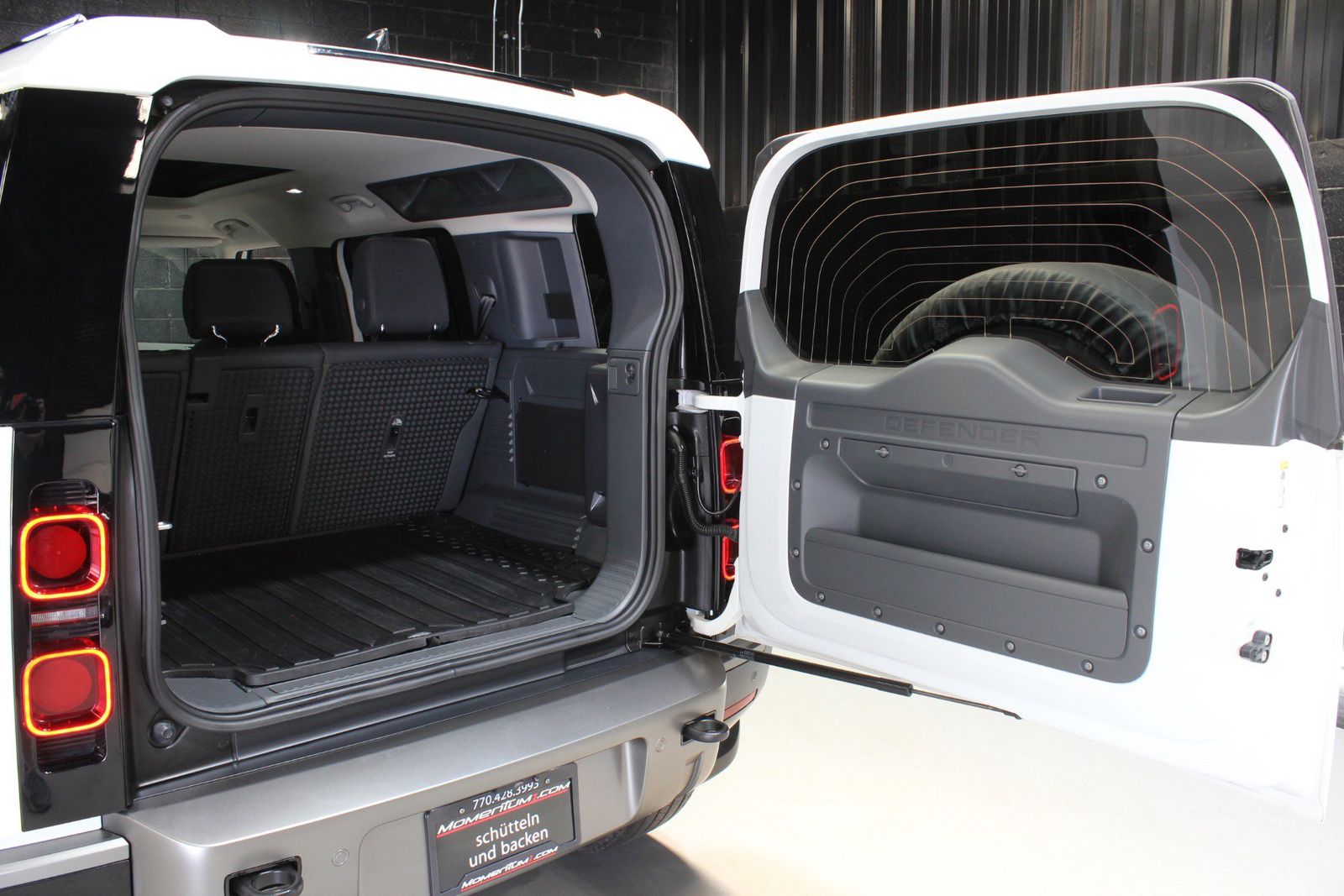 2023 Land Rover Defender 110 X-Dynamic SE AWD