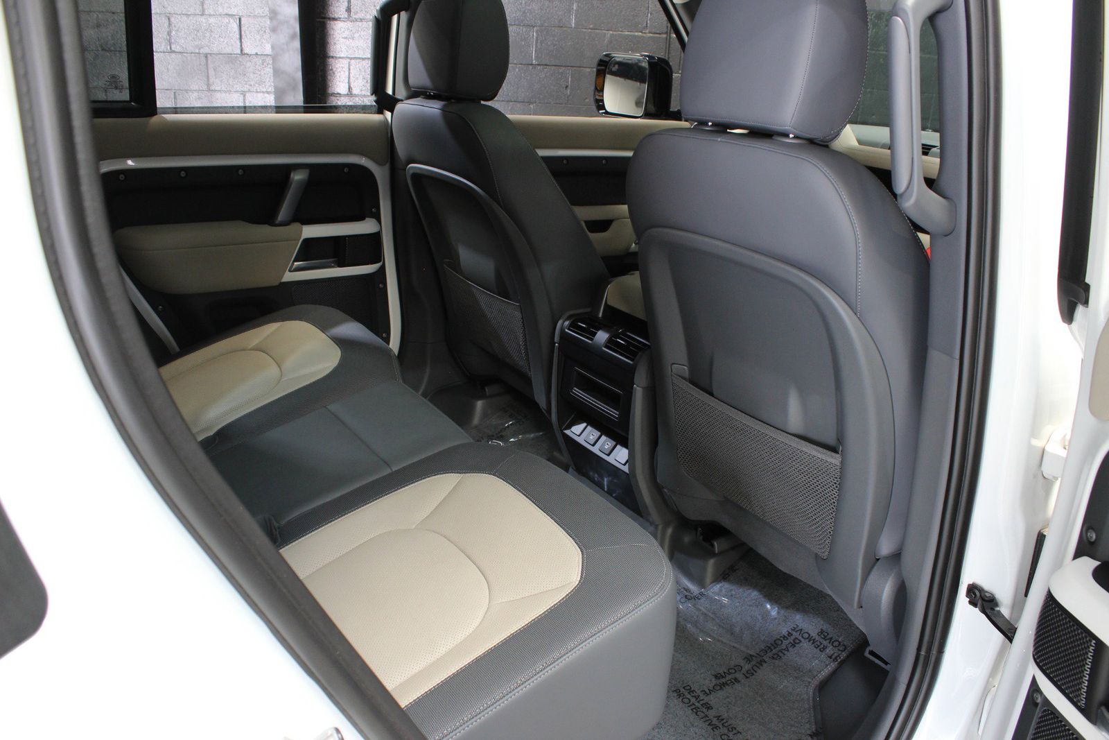 2023 Land Rover Defender 110 X-Dynamic SE AWD