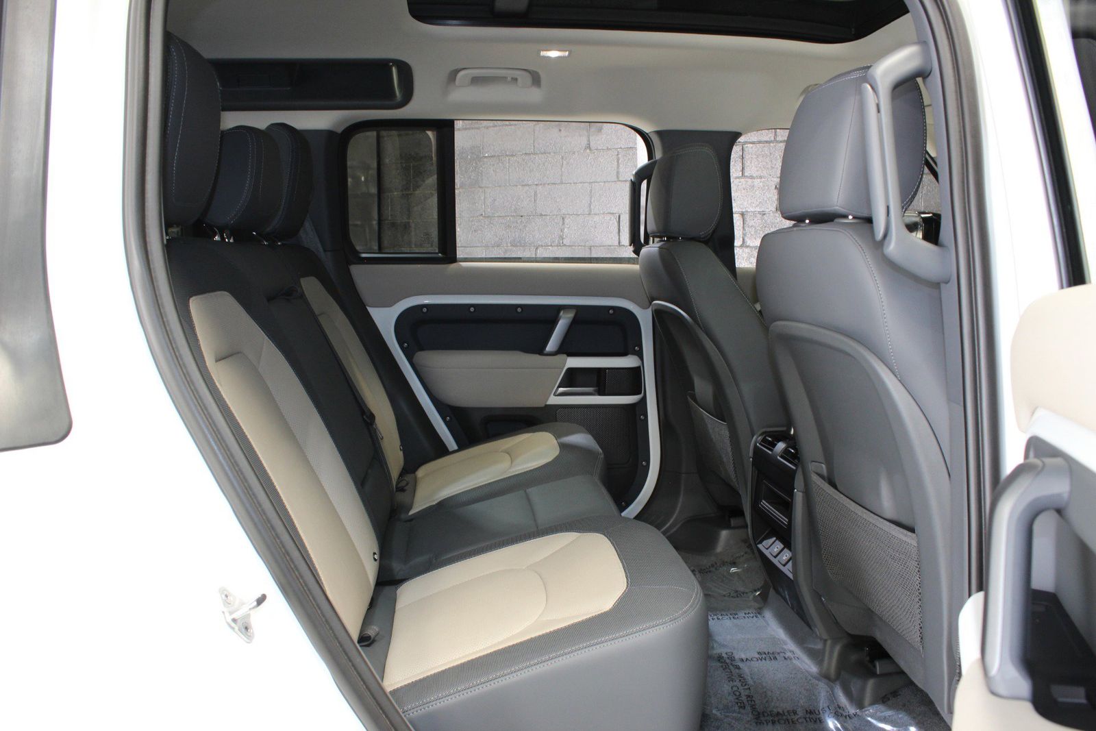 2023 Land Rover Defender 110 X-Dynamic SE AWD