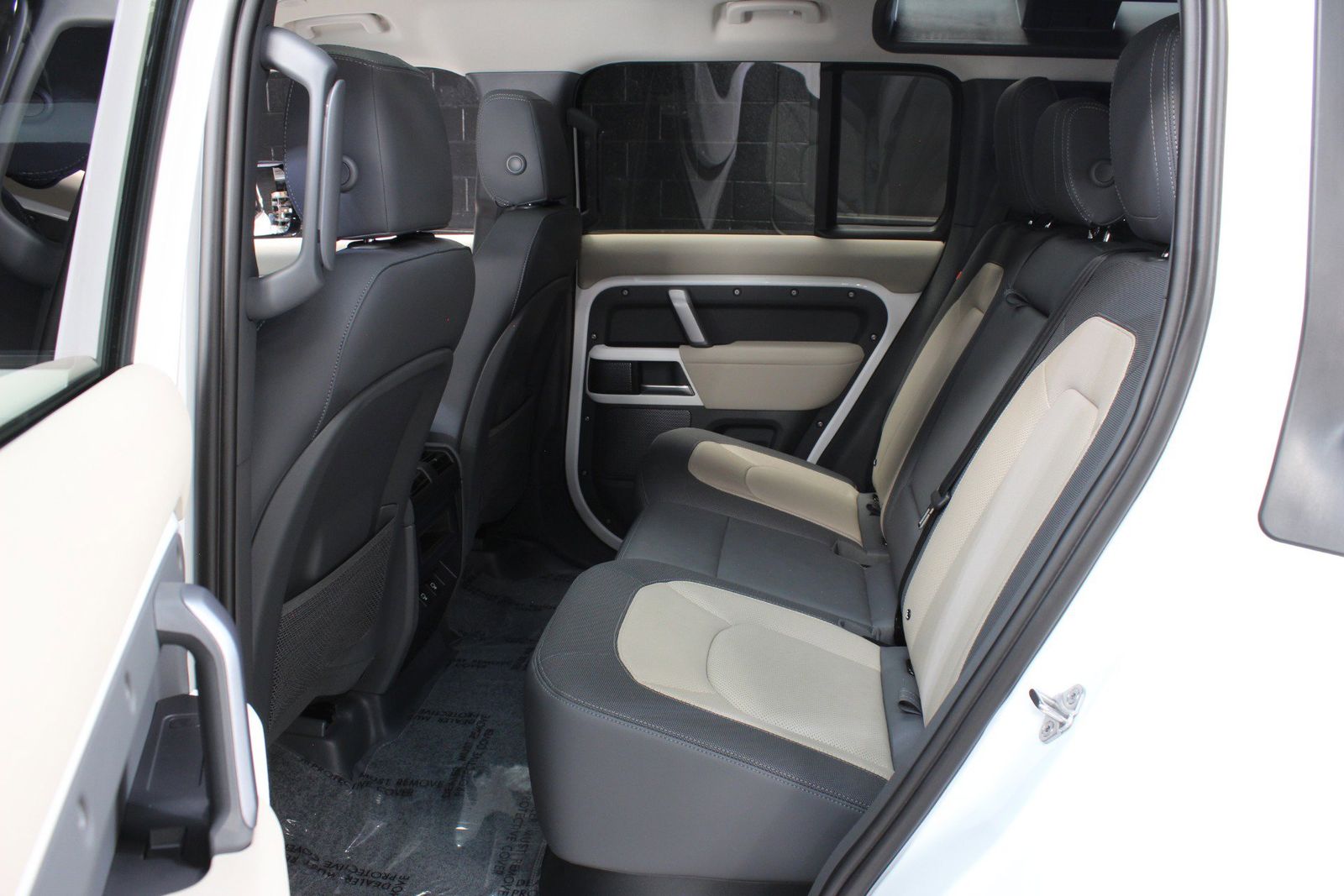 2023 Land Rover Defender 110 X-Dynamic SE AWD