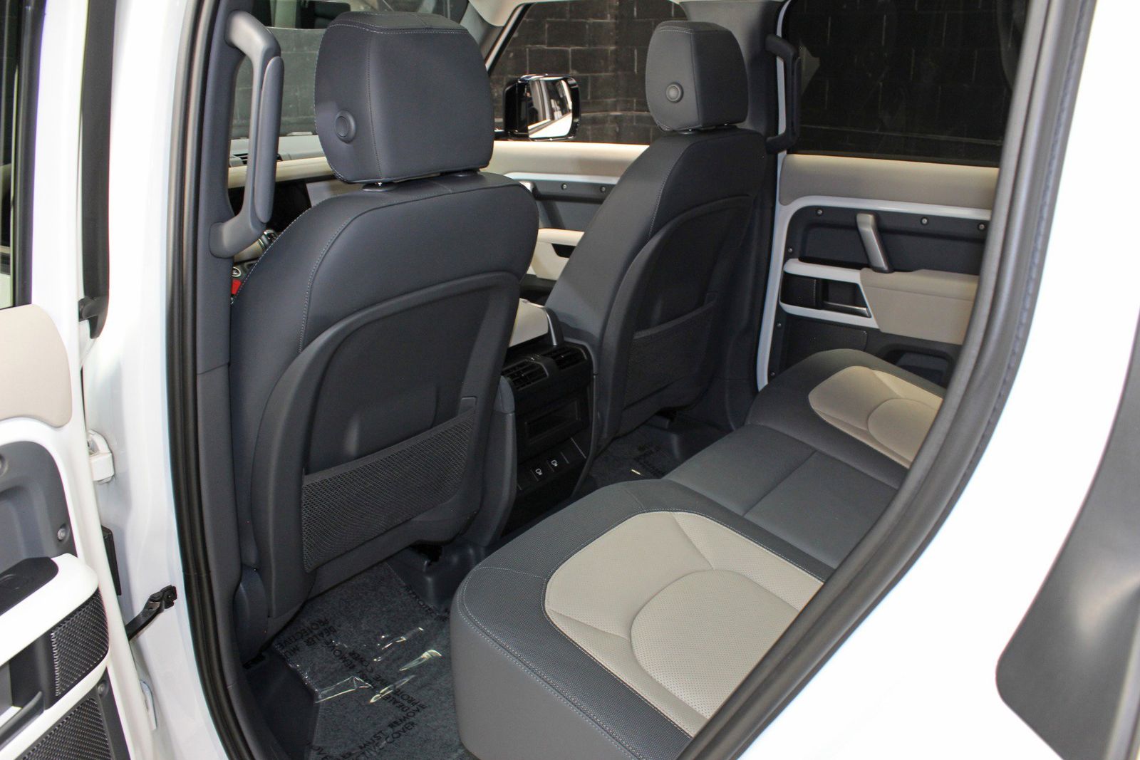 2023 Land Rover Defender 110 X-Dynamic SE AWD