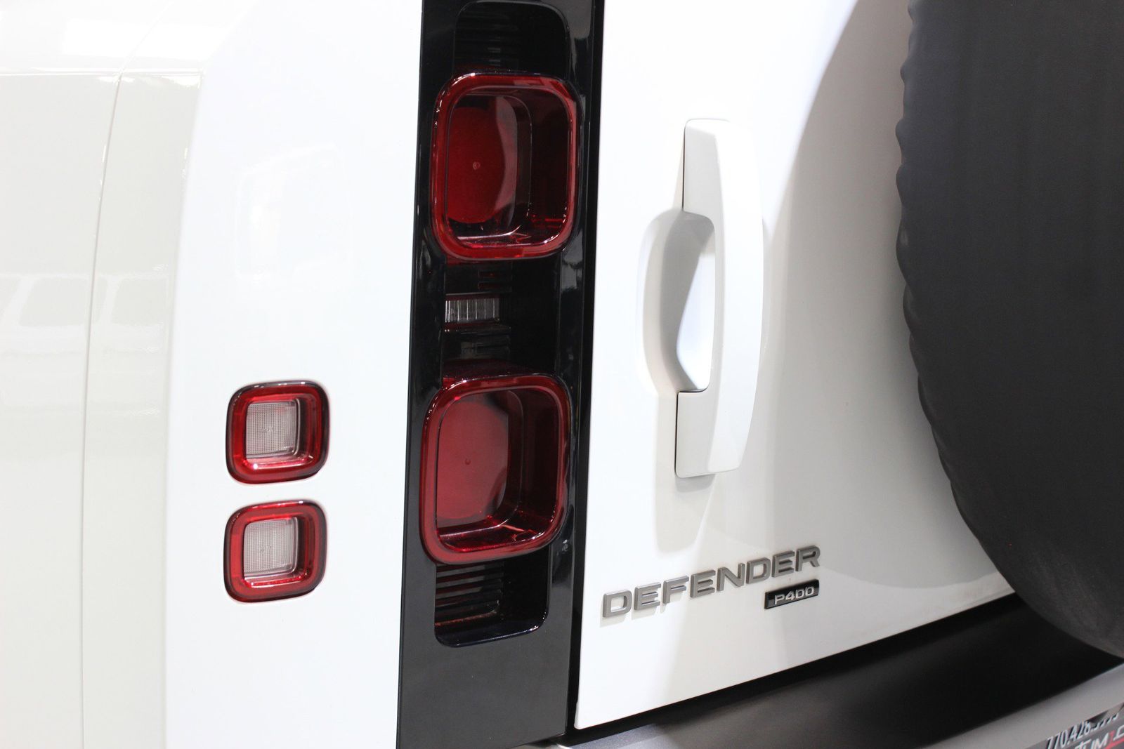 2023 Land Rover Defender 110 X-Dynamic SE AWD