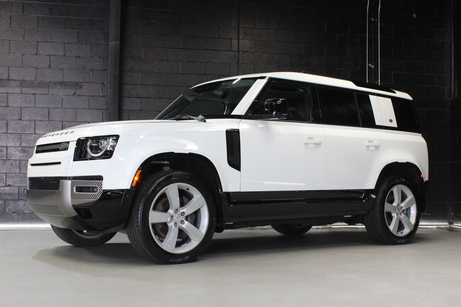 2023 Land Rover Defender 110 X-Dynamic SE AWD