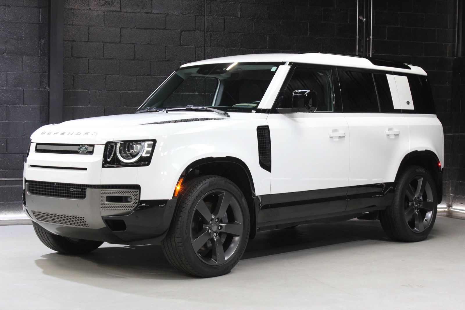 2023 Land Rover Defender 110 X-Dynamic SE AWD