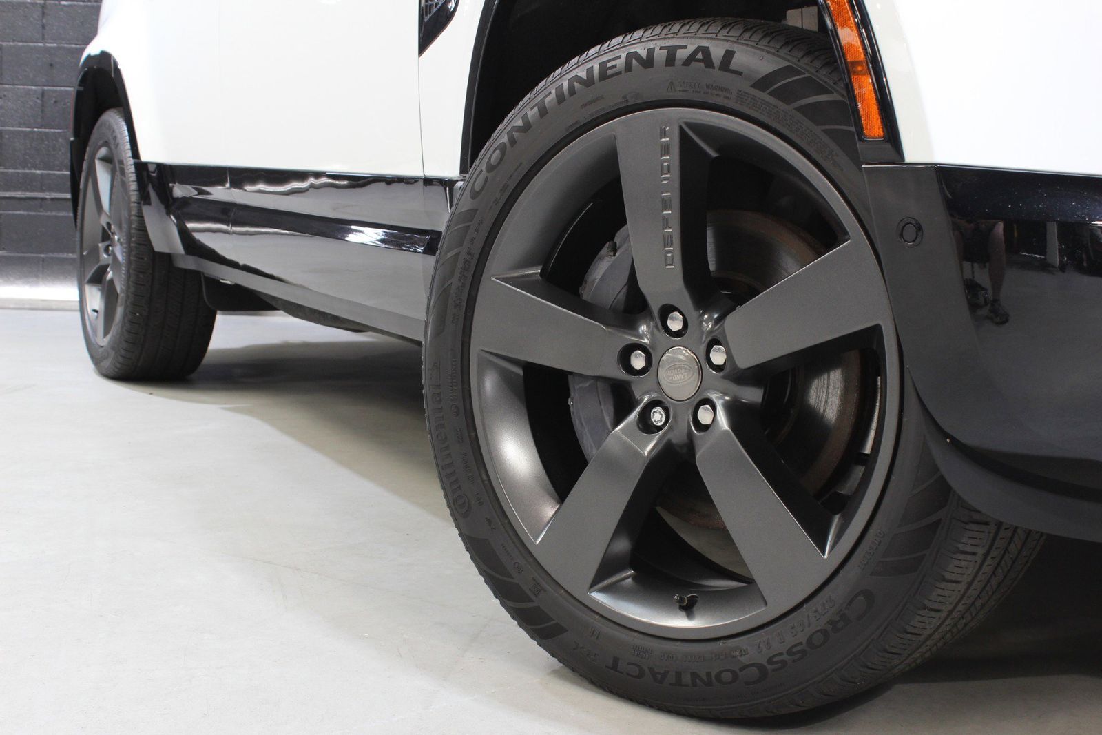 2023 Land Rover Defender 110 X-Dynamic SE AWD