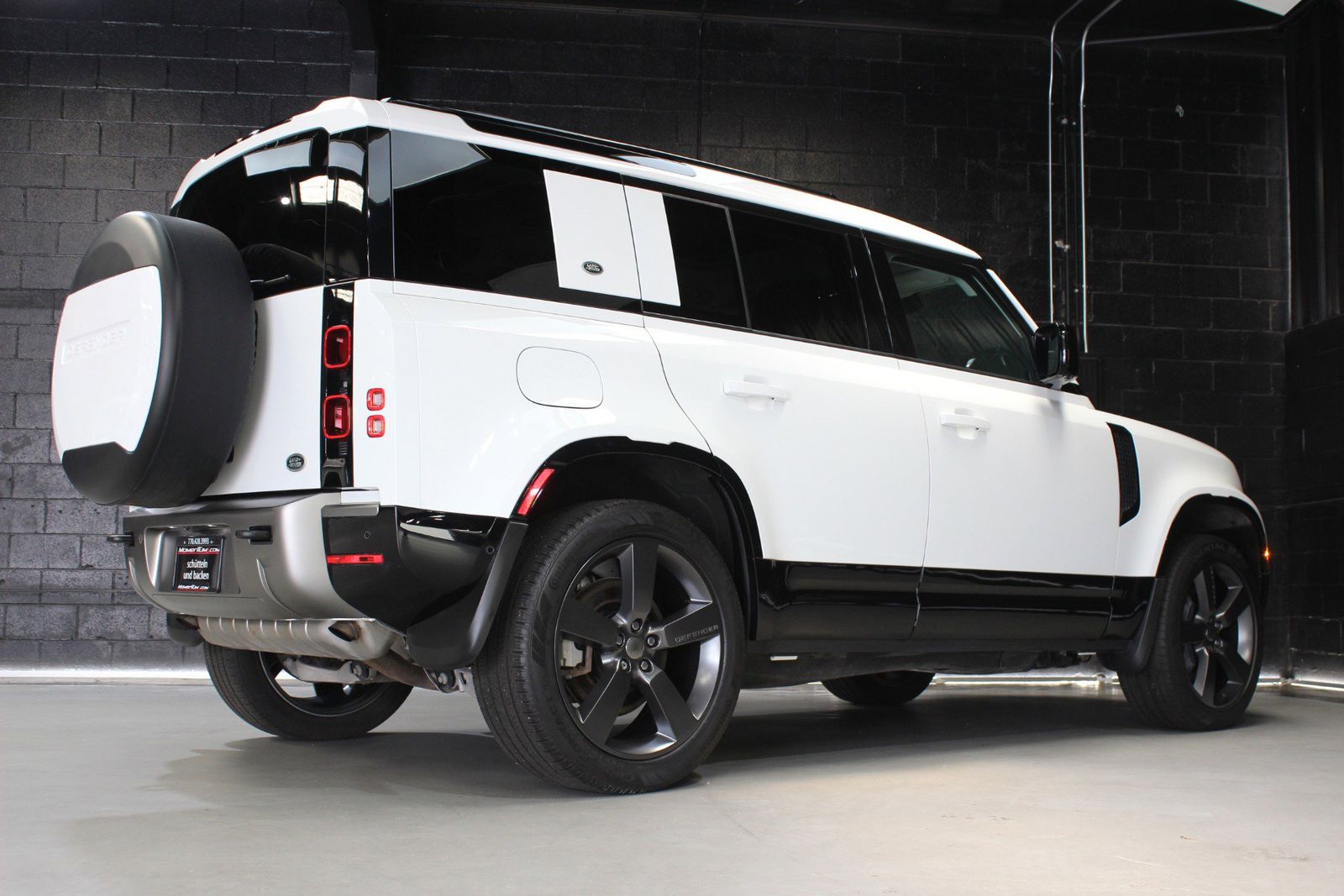 2023 Land Rover Defender 110 X-Dynamic SE AWD