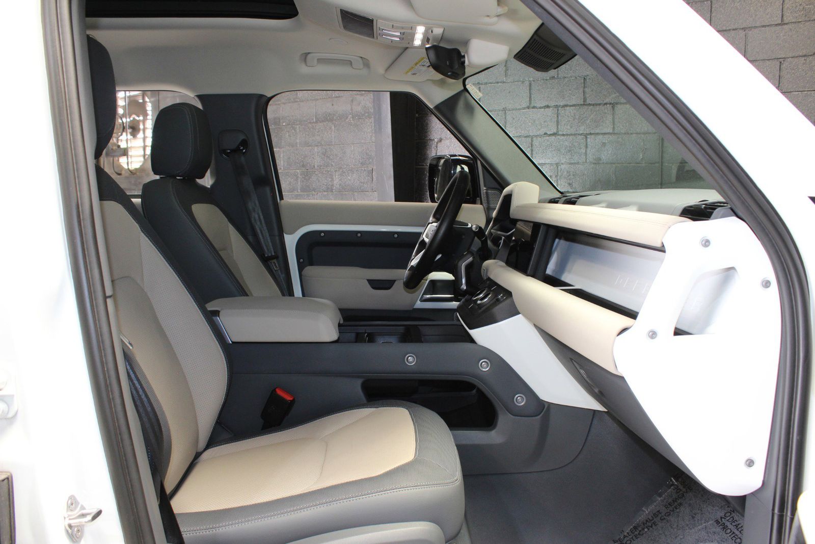 2023 Land Rover Defender 110 X-Dynamic SE AWD