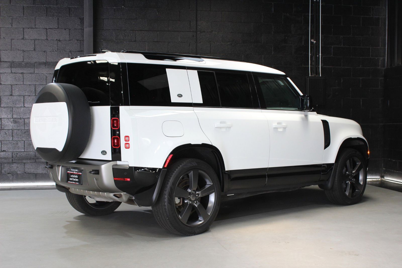 2023 Land Rover Defender 110 X-Dynamic SE AWD