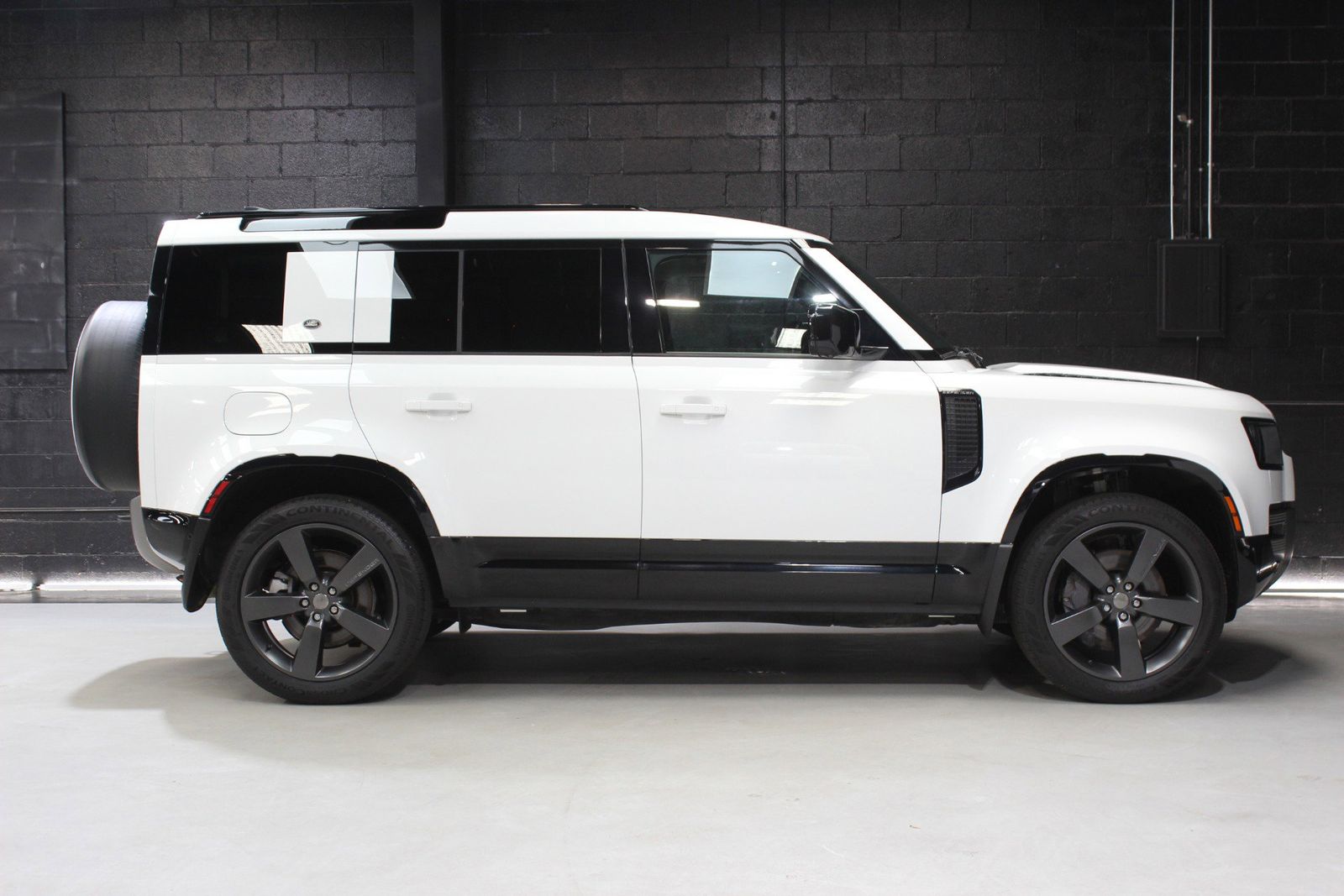 2023 Land Rover Defender 110 X-Dynamic SE AWD