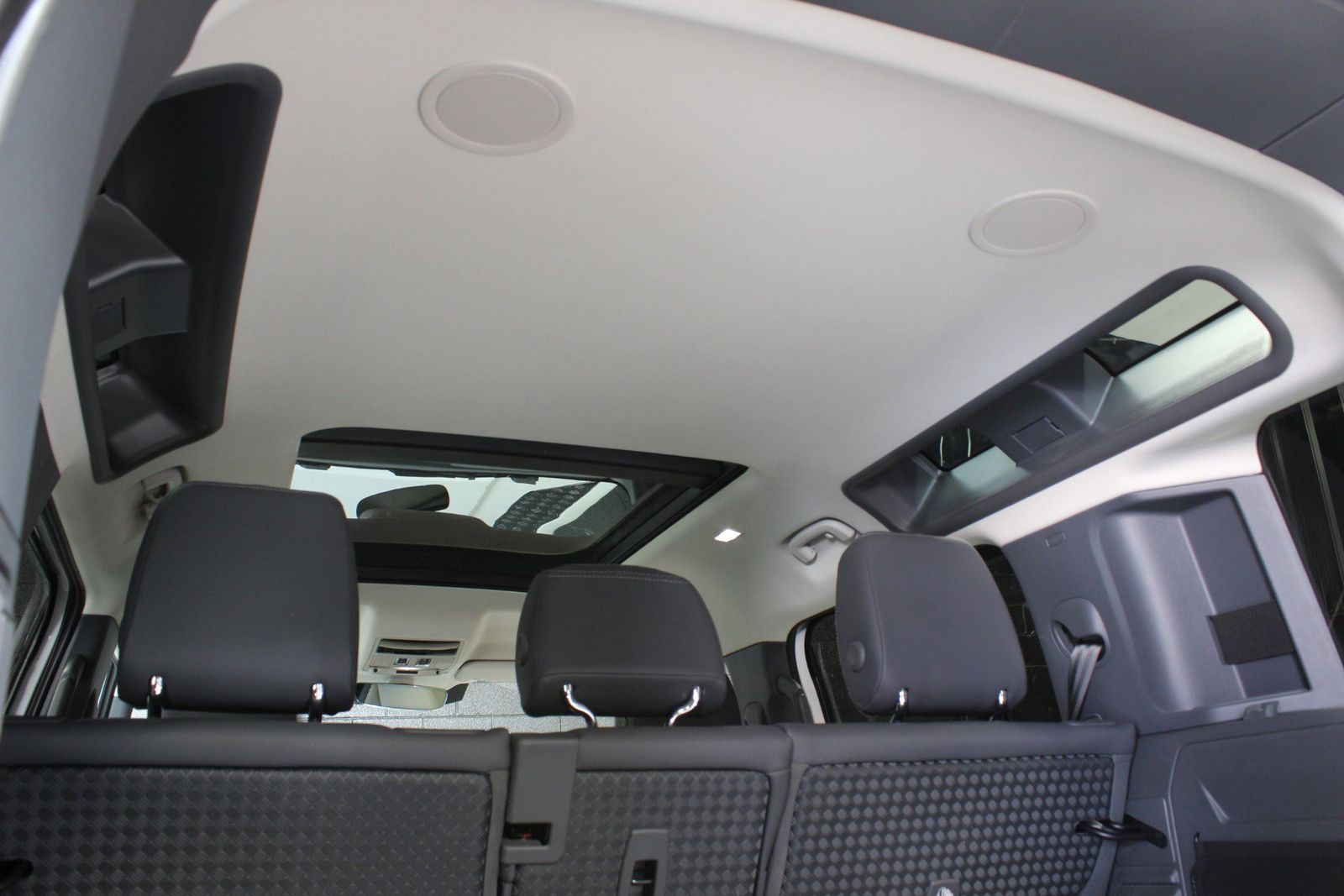 2023 Land Rover Defender 110 X-Dynamic SE AWD