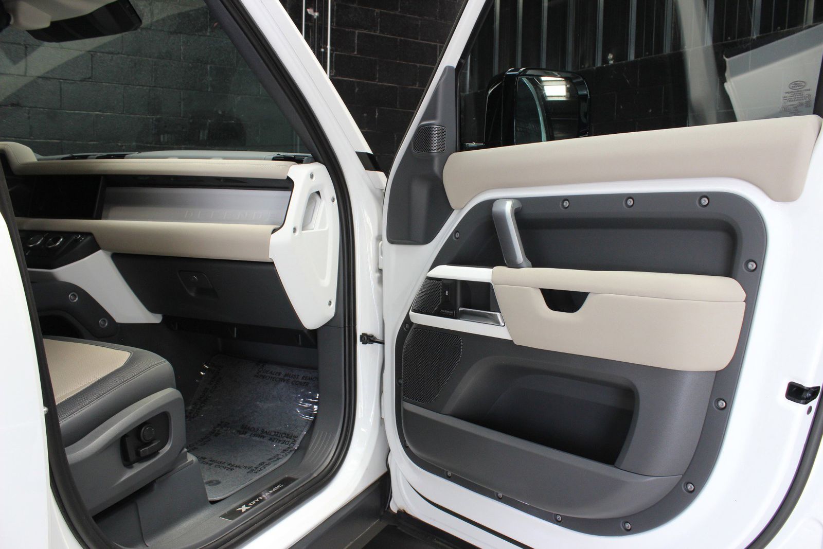 2023 Land Rover Defender 110 X-Dynamic SE AWD