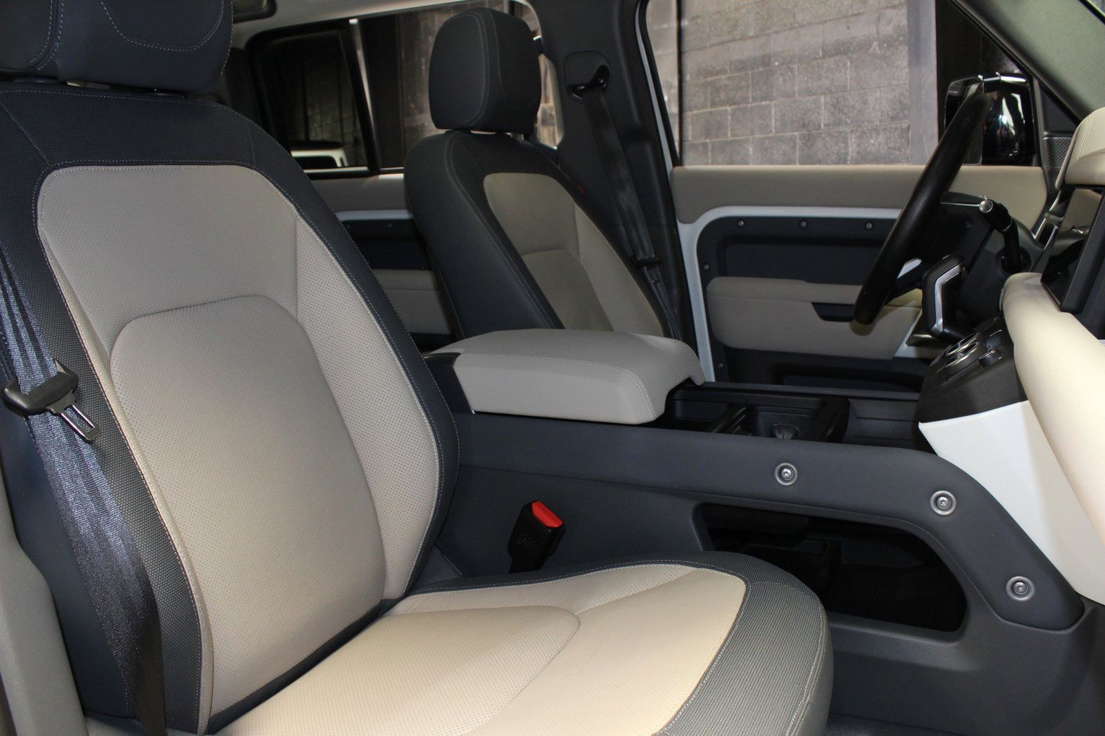 2023 Land Rover Defender 110 X-Dynamic SE AWD