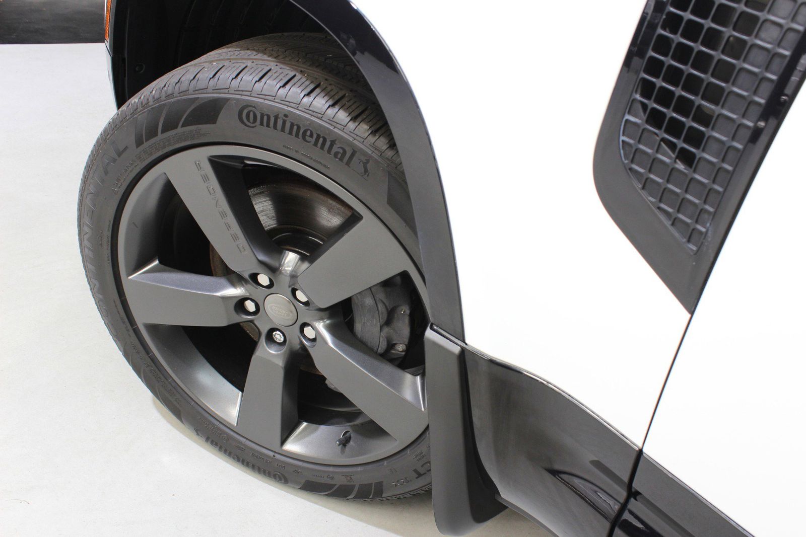 2023 Land Rover Defender 110 X-Dynamic SE AWD