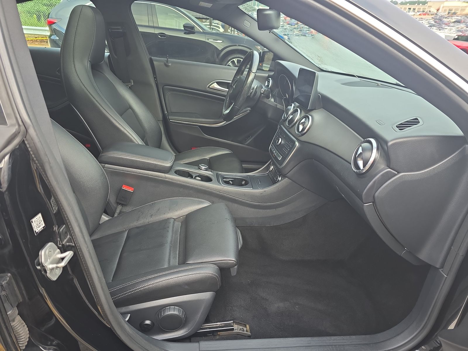 Mercedes-Benz CLA 250 4MATIC снимка Mercedes-Benz CLA 250 4MATIC