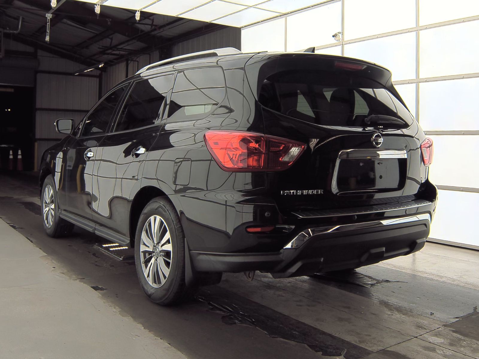 2020 Nissan Pathfinder S FWD