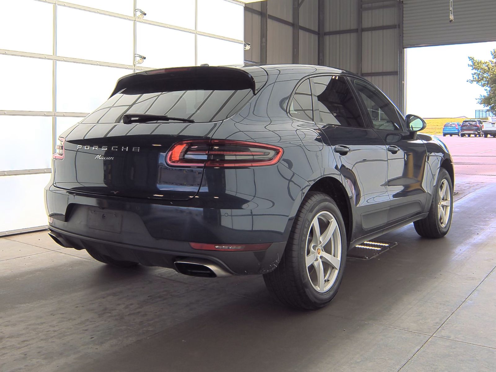 2018 Porsche Macan Base AWD