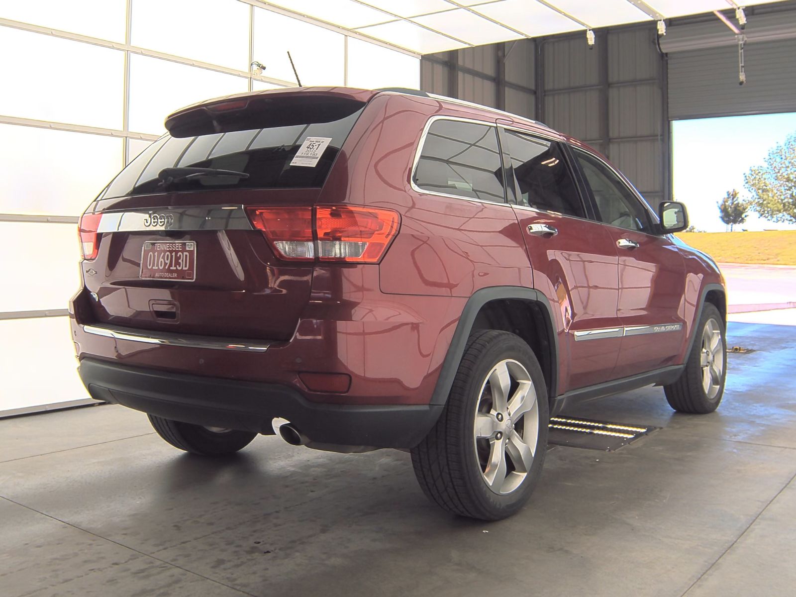 2012 Jeep Grand Cherokee Overland RWD