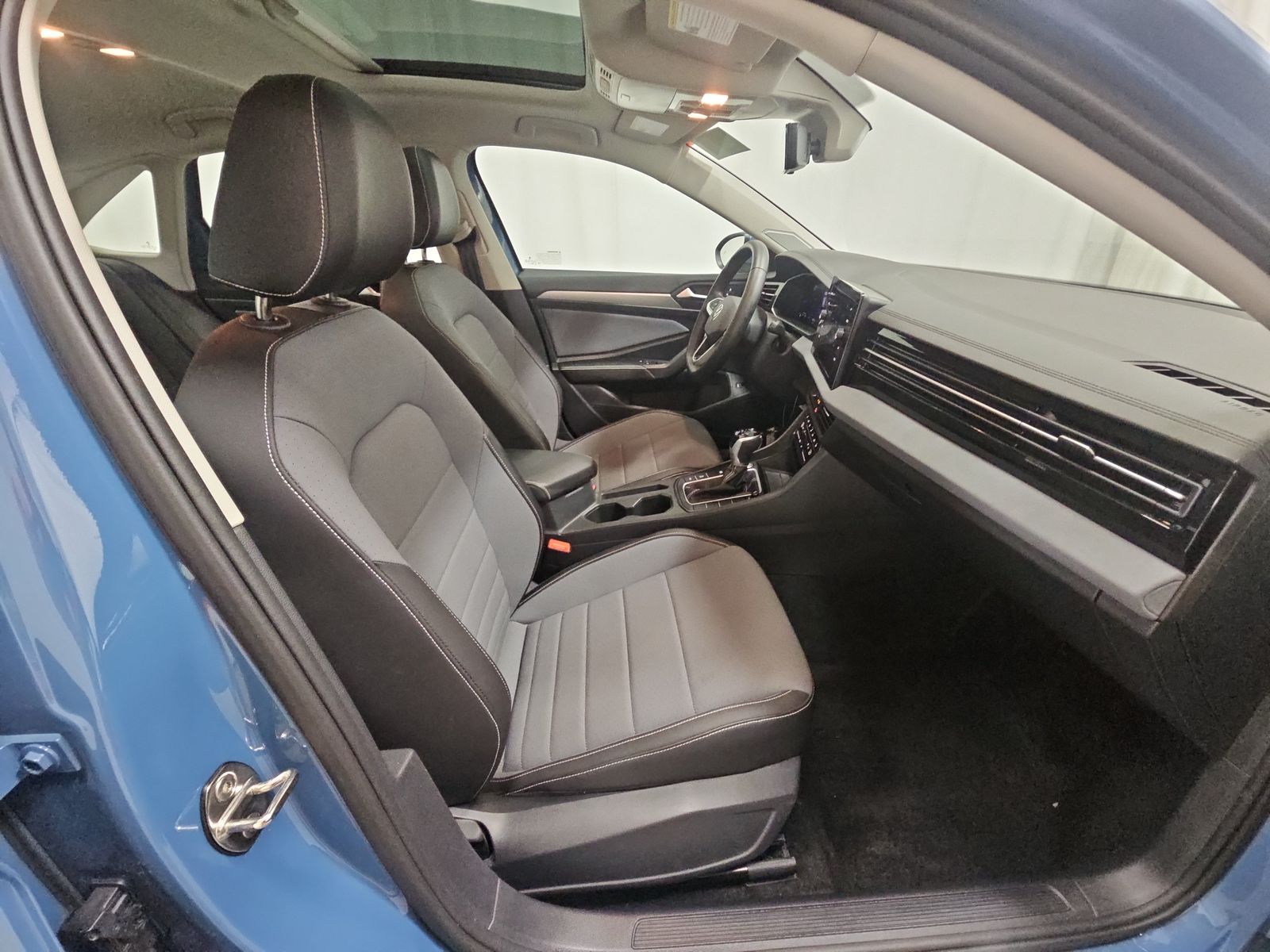 2025 Volkswagen Jetta 1.5T SE FWD