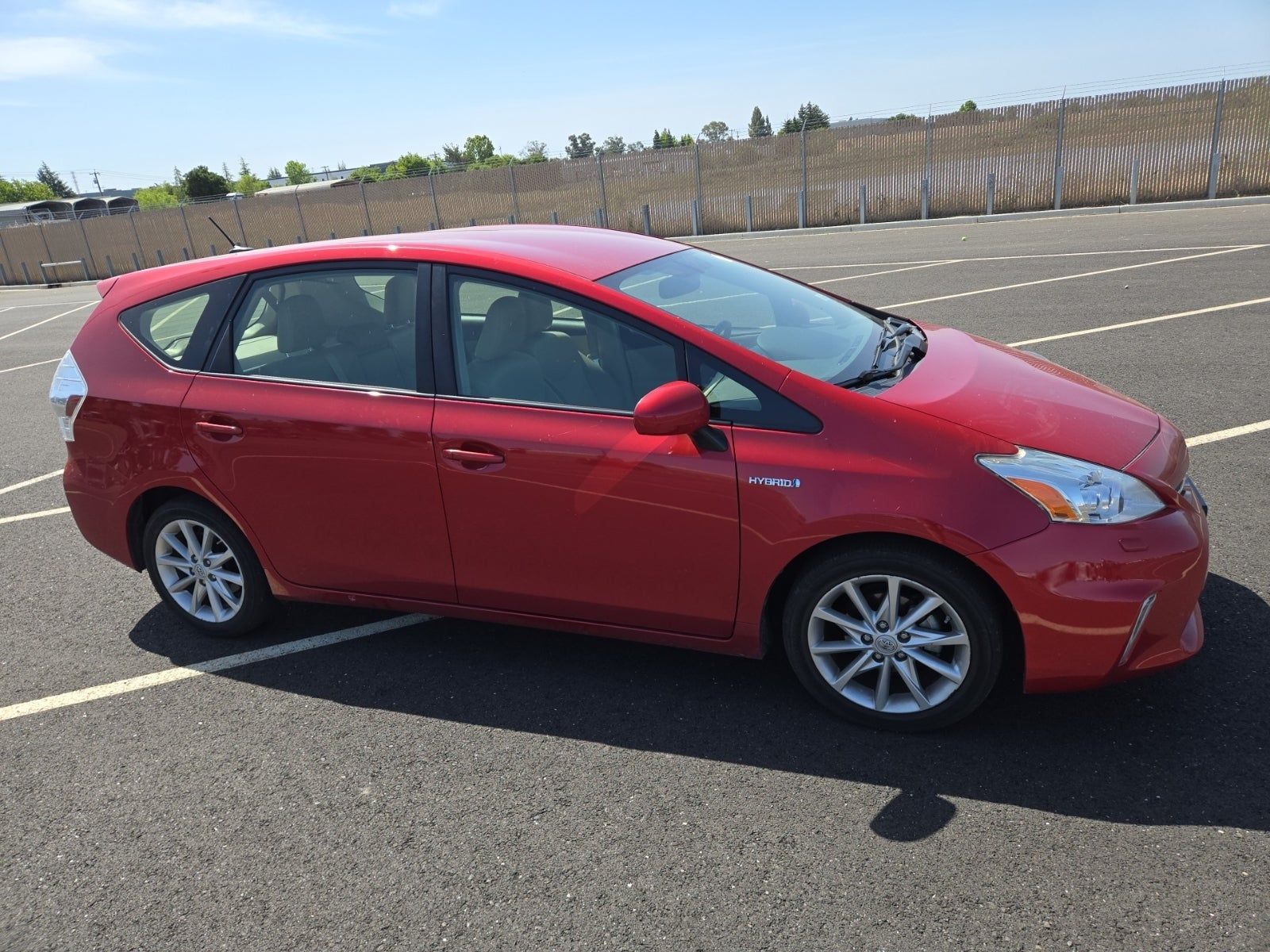 2014 Toyota Prius v Five FWD