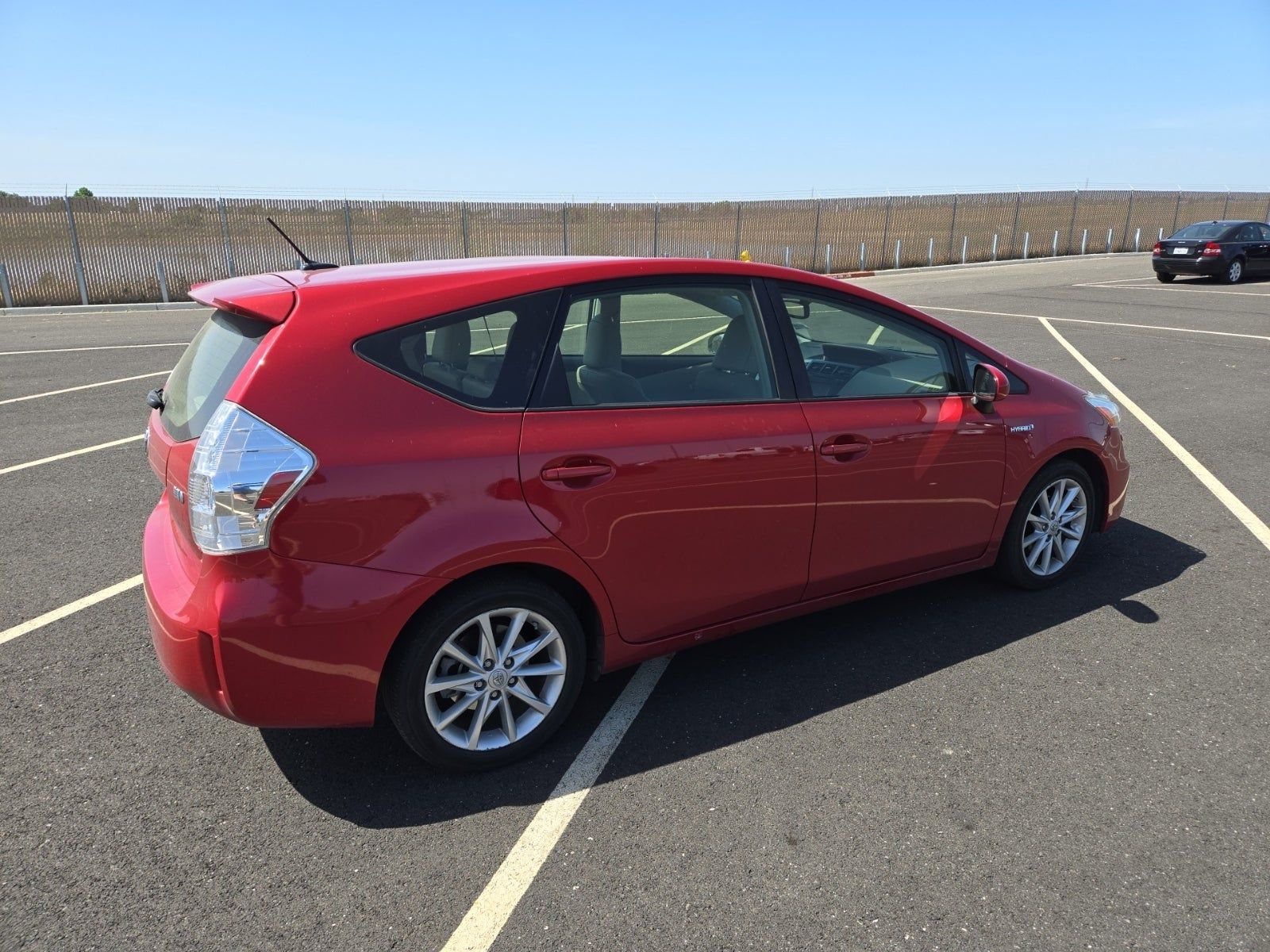 2014 Toyota Prius v Five FWD