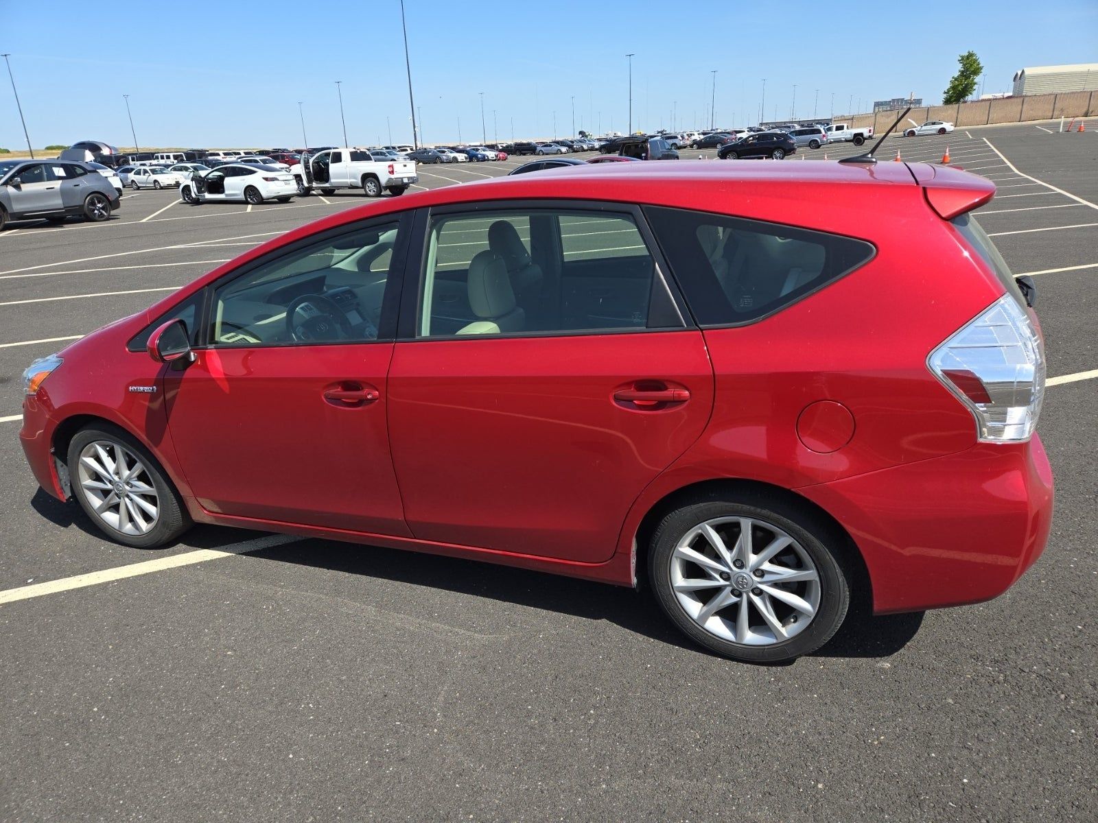2014 Toyota Prius v Five FWD