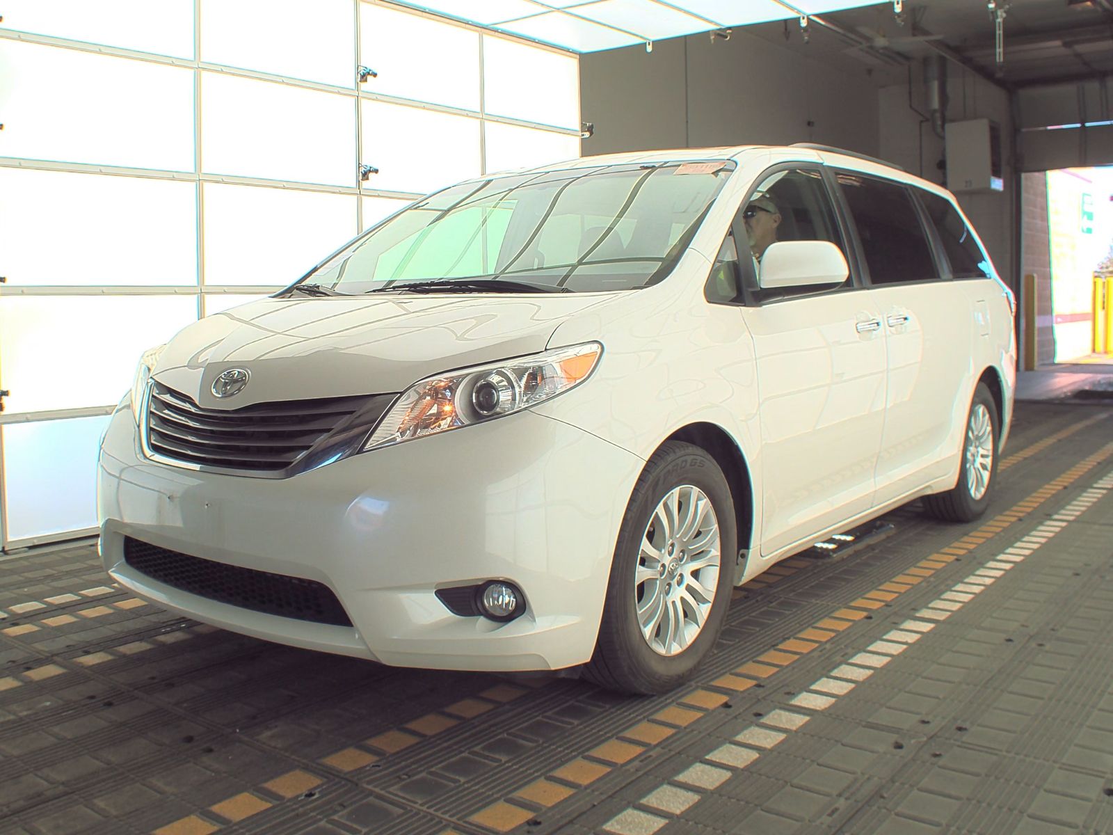 2017 Toyota Sienna XLE FWD