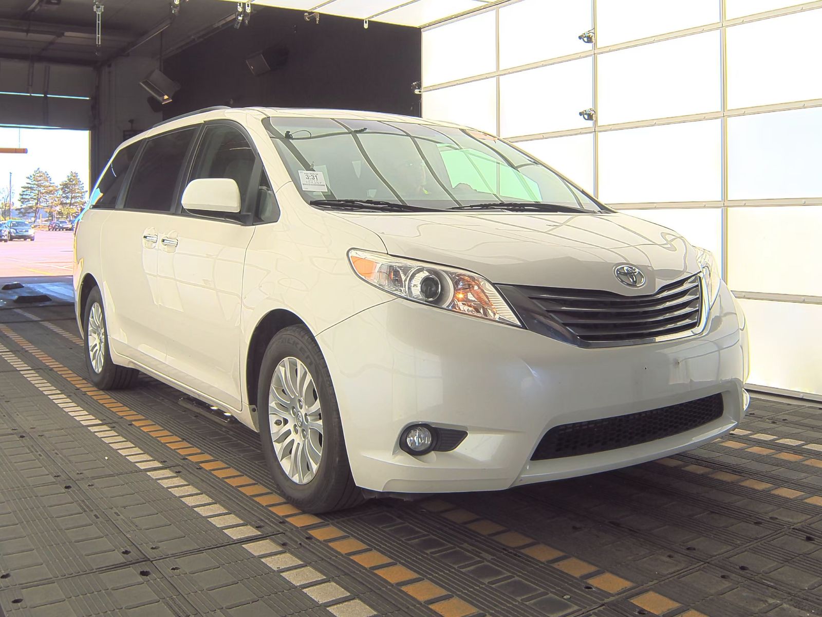 2017 Toyota Sienna XLE FWD
