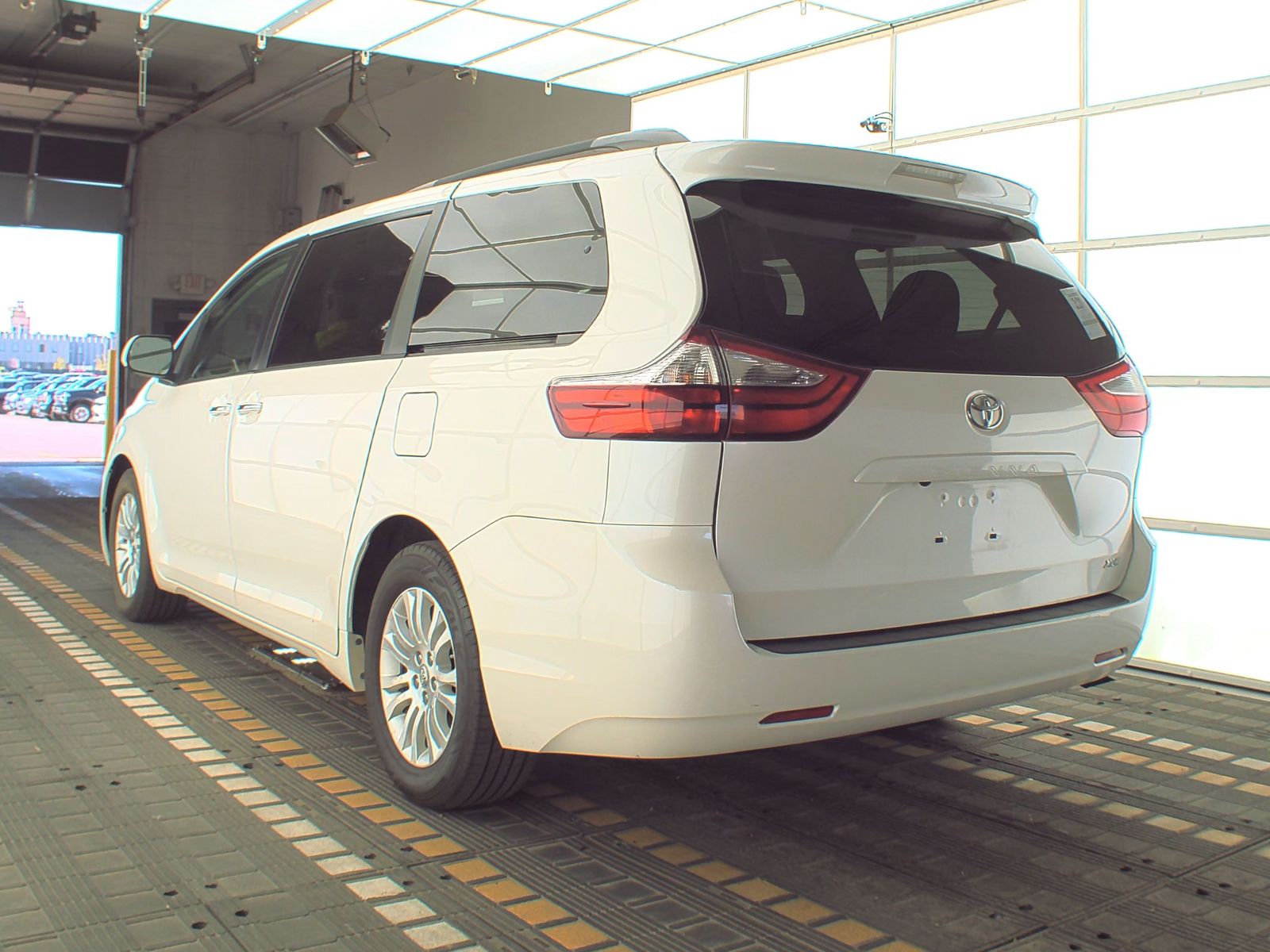 2017 Toyota Sienna XLE FWD