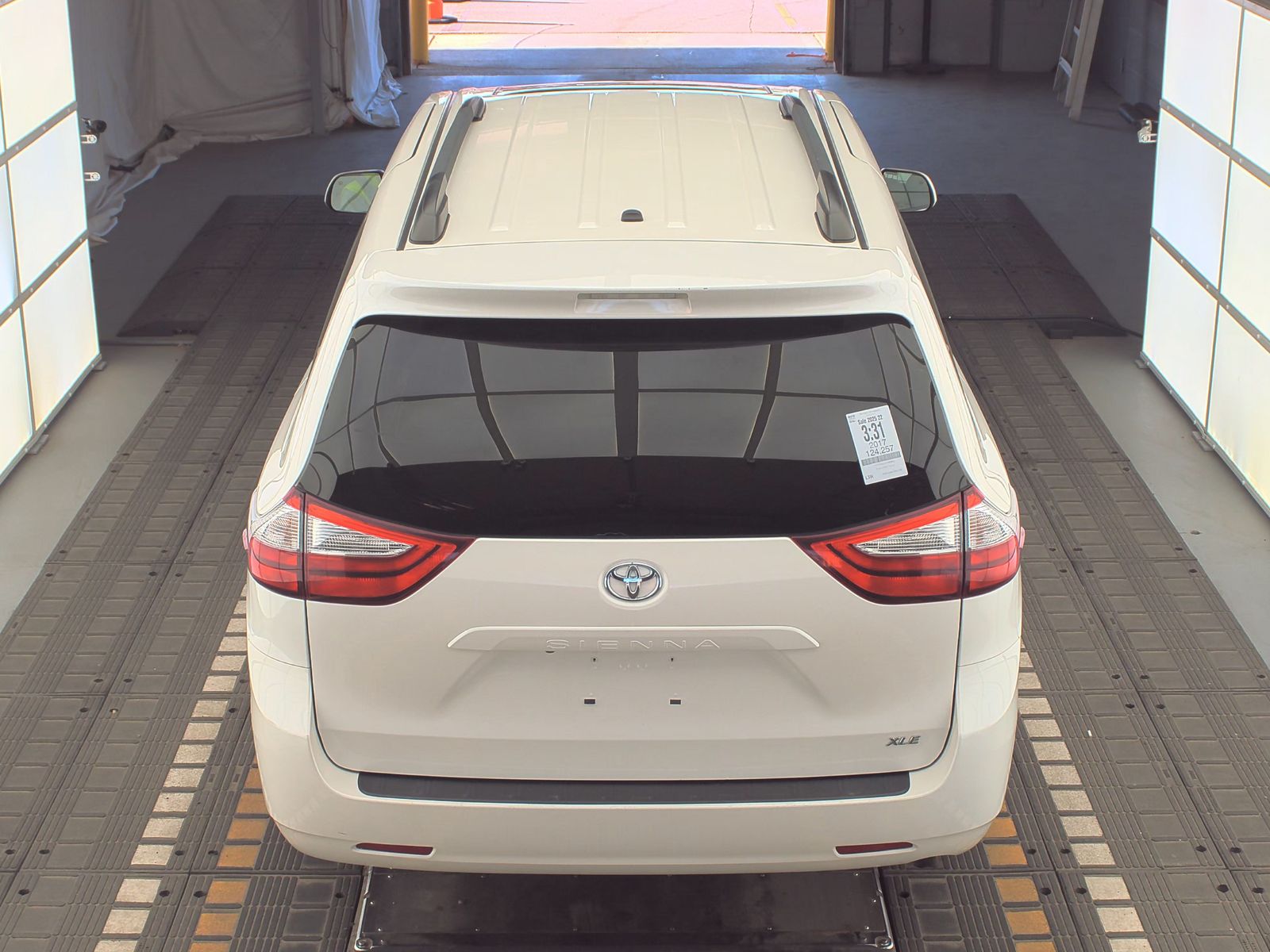 2017 Toyota Sienna XLE FWD
