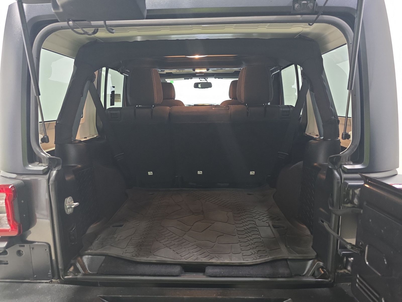 2018 Jeep Wrangler JK Unlimited Sahara AWD